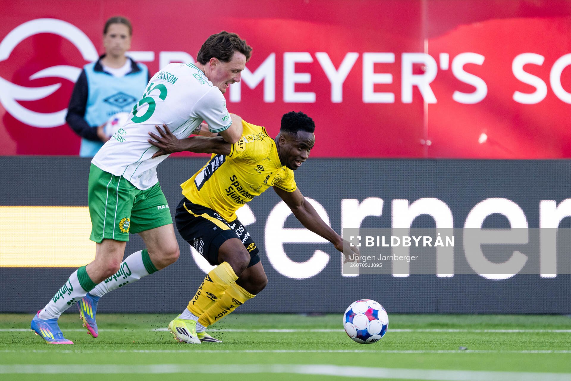 Hammarbys Noah Persson och Elfsborgs Momoh Ibrahim Kamara