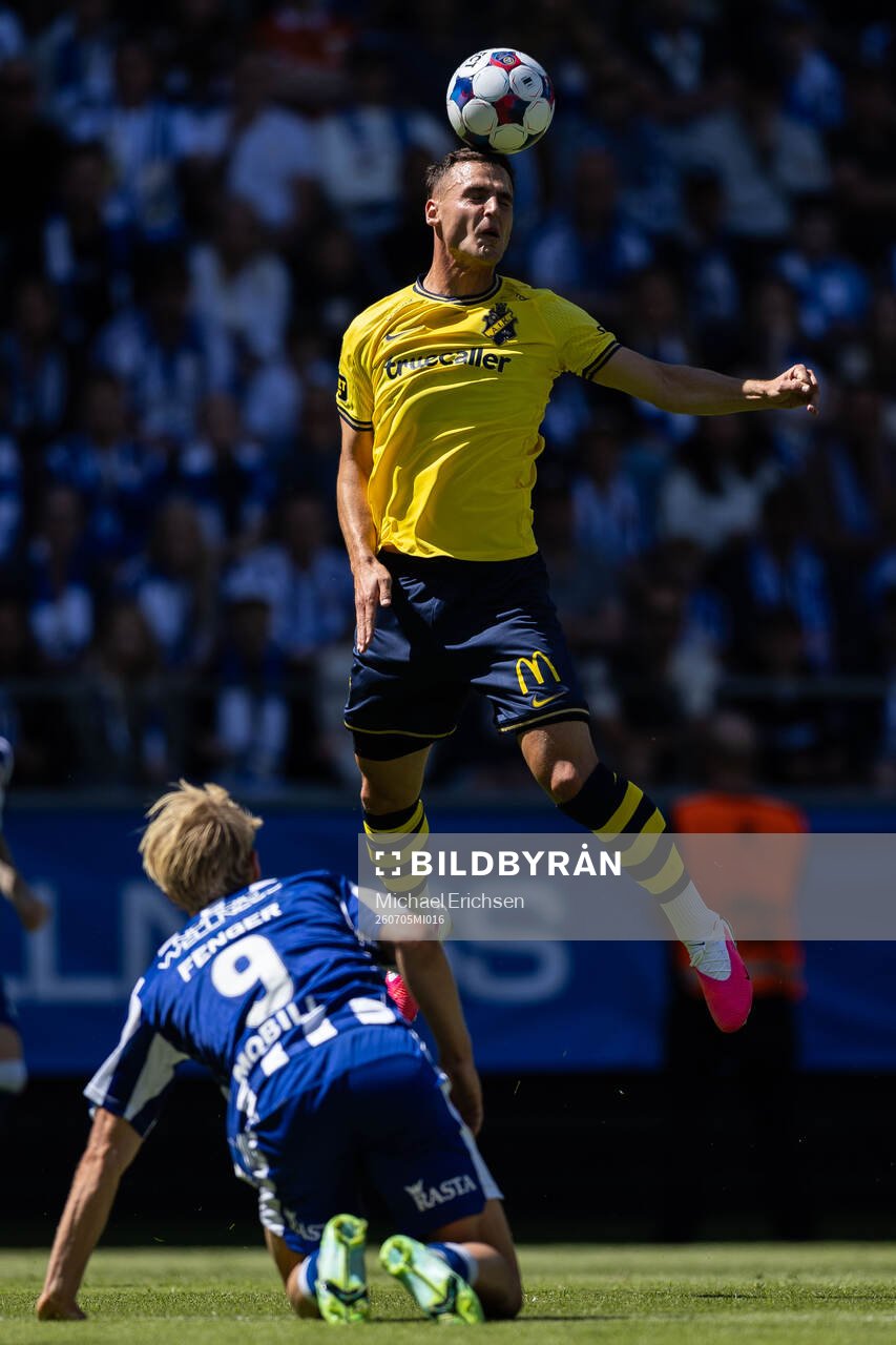 IFK Göteborgs Max Fenger och AIKs Áron Csongvai