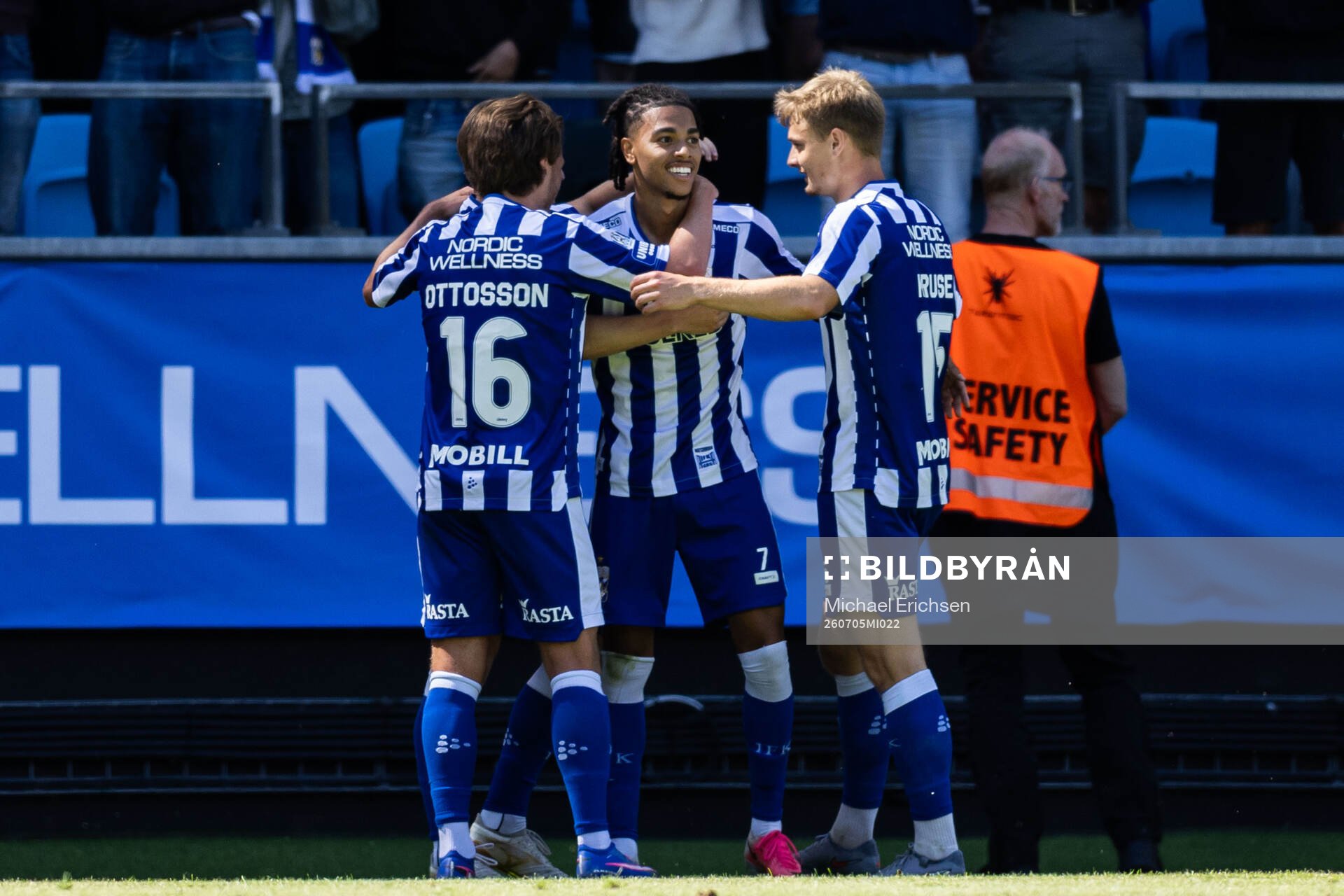 IFK Göteborgs Sebastian Clemmensen jublar med Filip