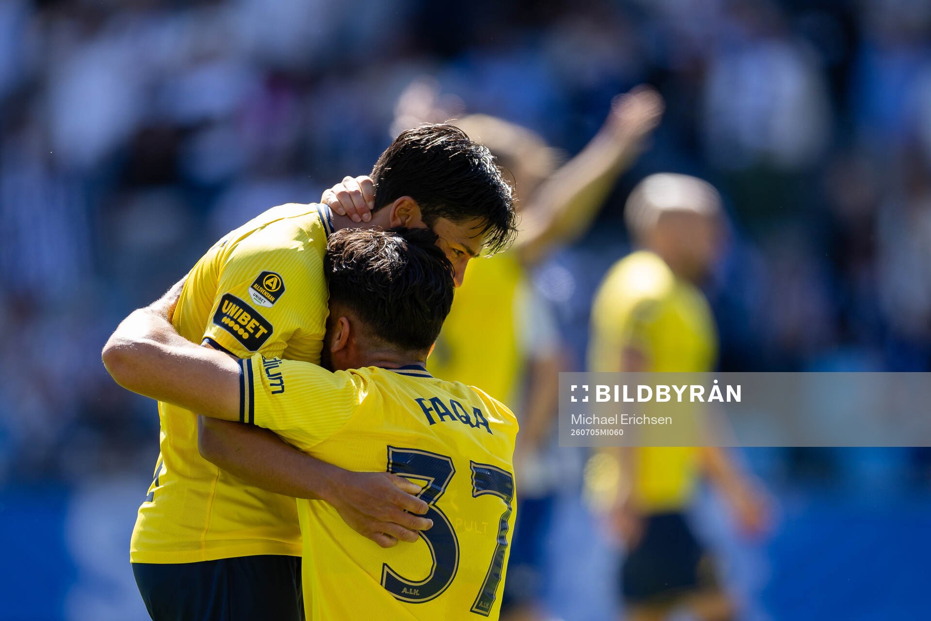 AIKs Lukas Bergquist och Ahmad Faqa jublar