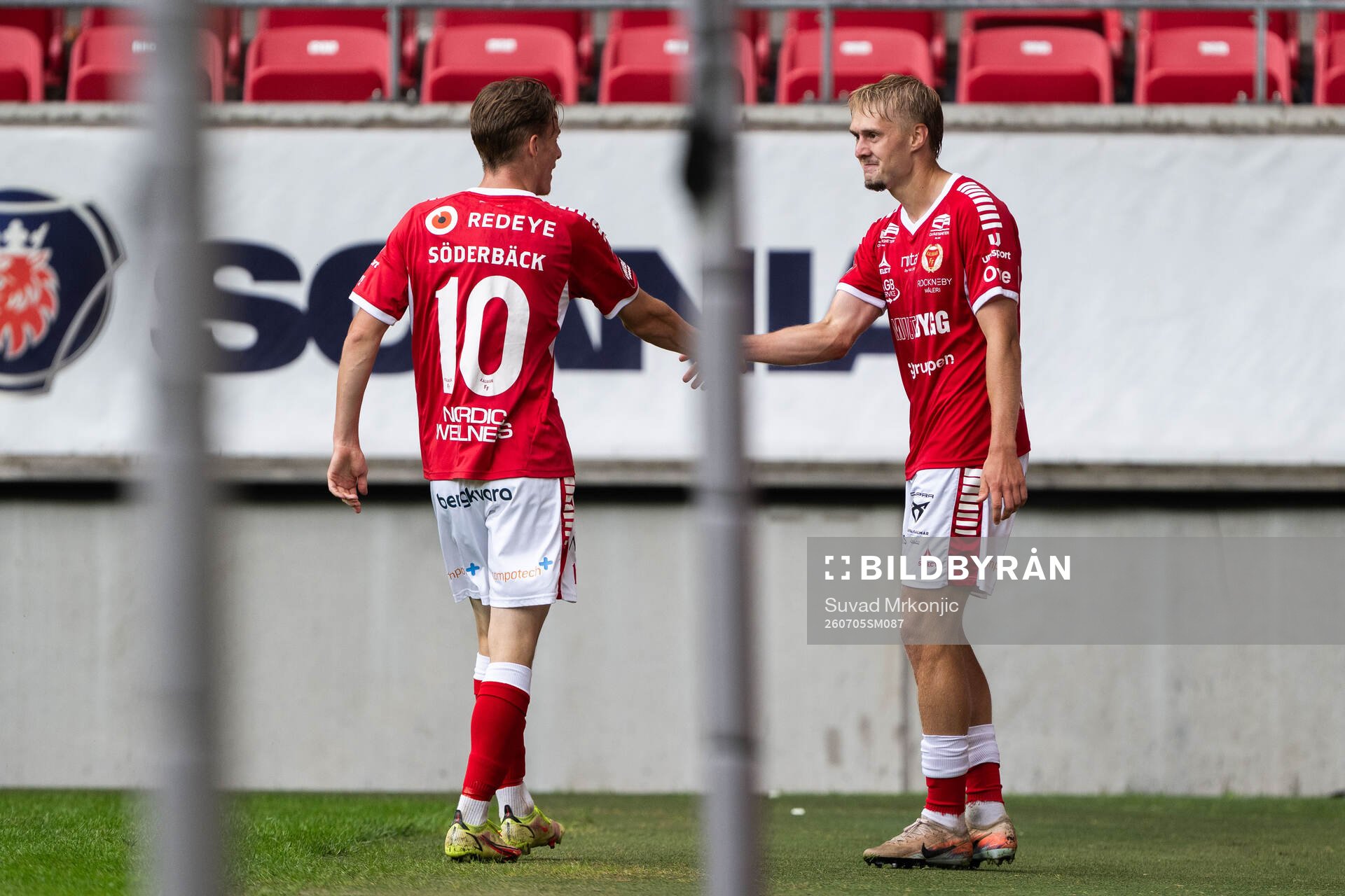 Kalmars Rony Jansson jublar med Marius Söderbäck