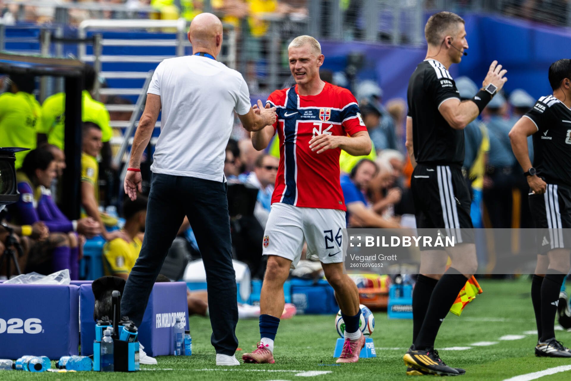 Head coach Ståle Solbakken and Julian Ryerson of Norway