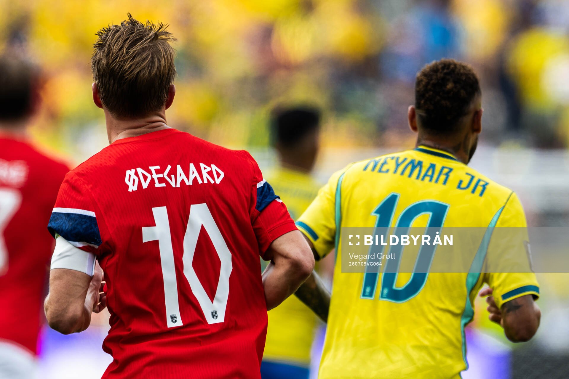Martin Ødegaard of Norway and Neymar Jr of Brazil