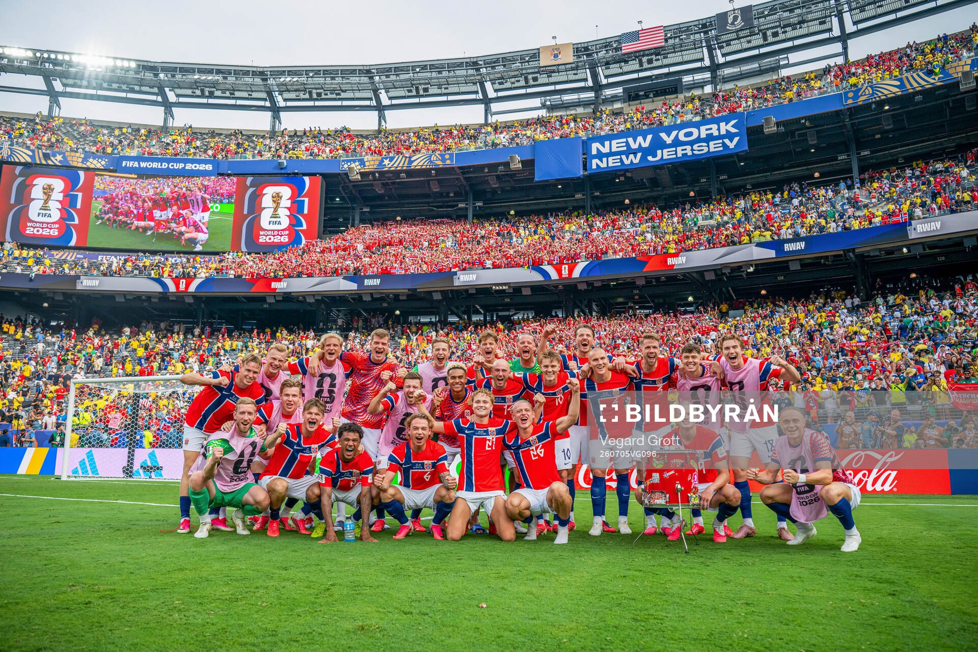 Players of Norway celebrate