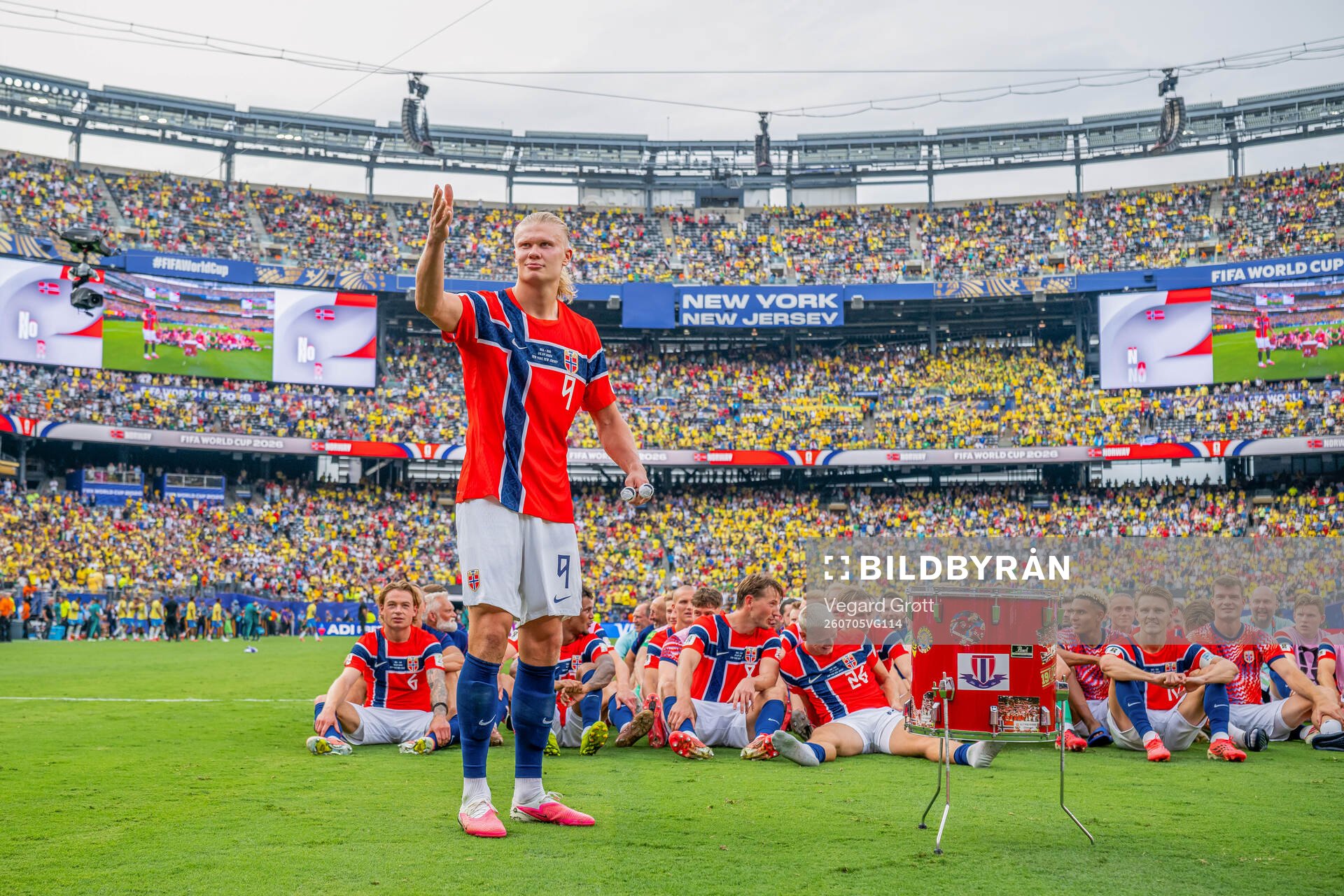 Erling Braut Haaland and players of Norway celebrate with a