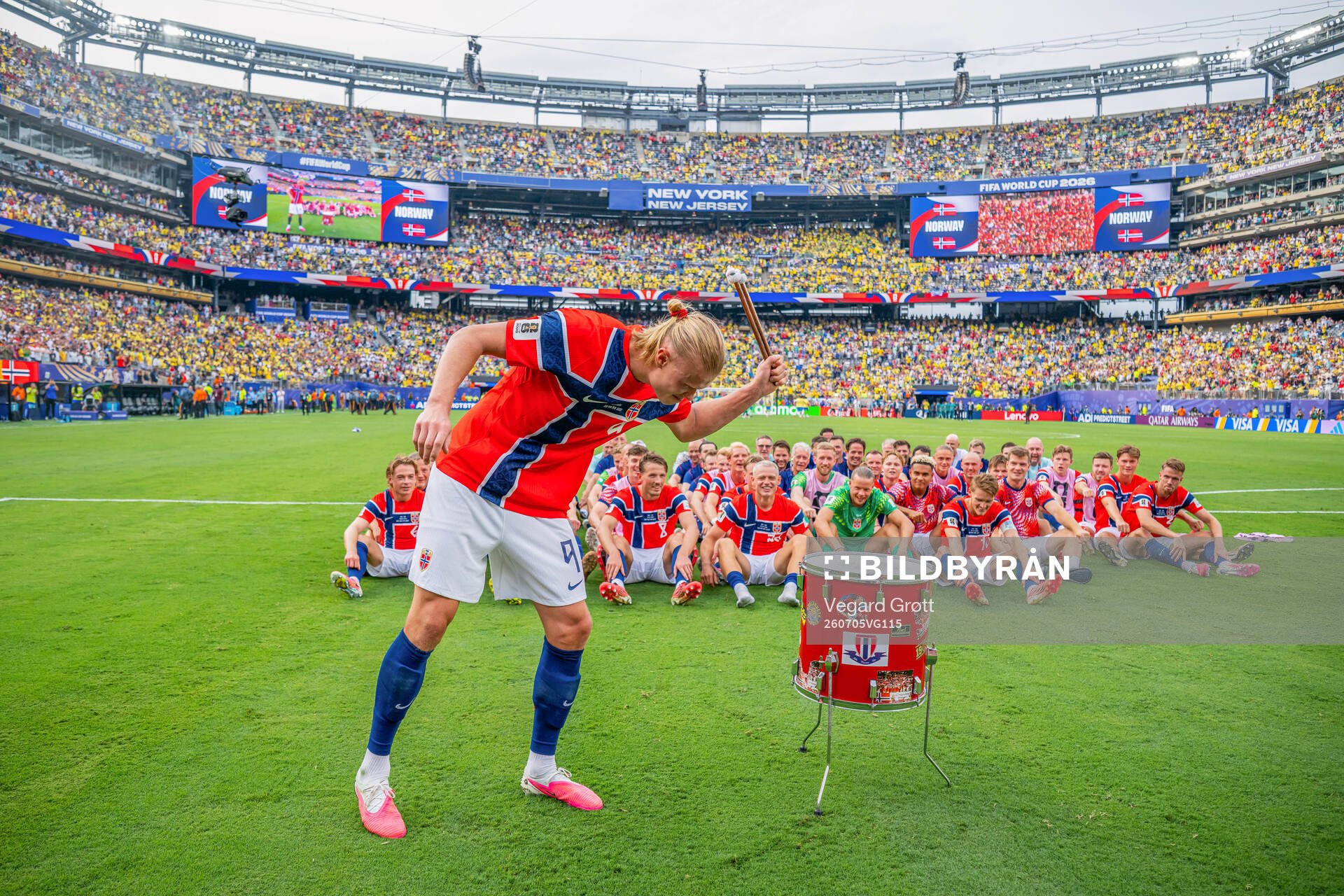 Erling Braut Haaland and players of Norway celebrate with a