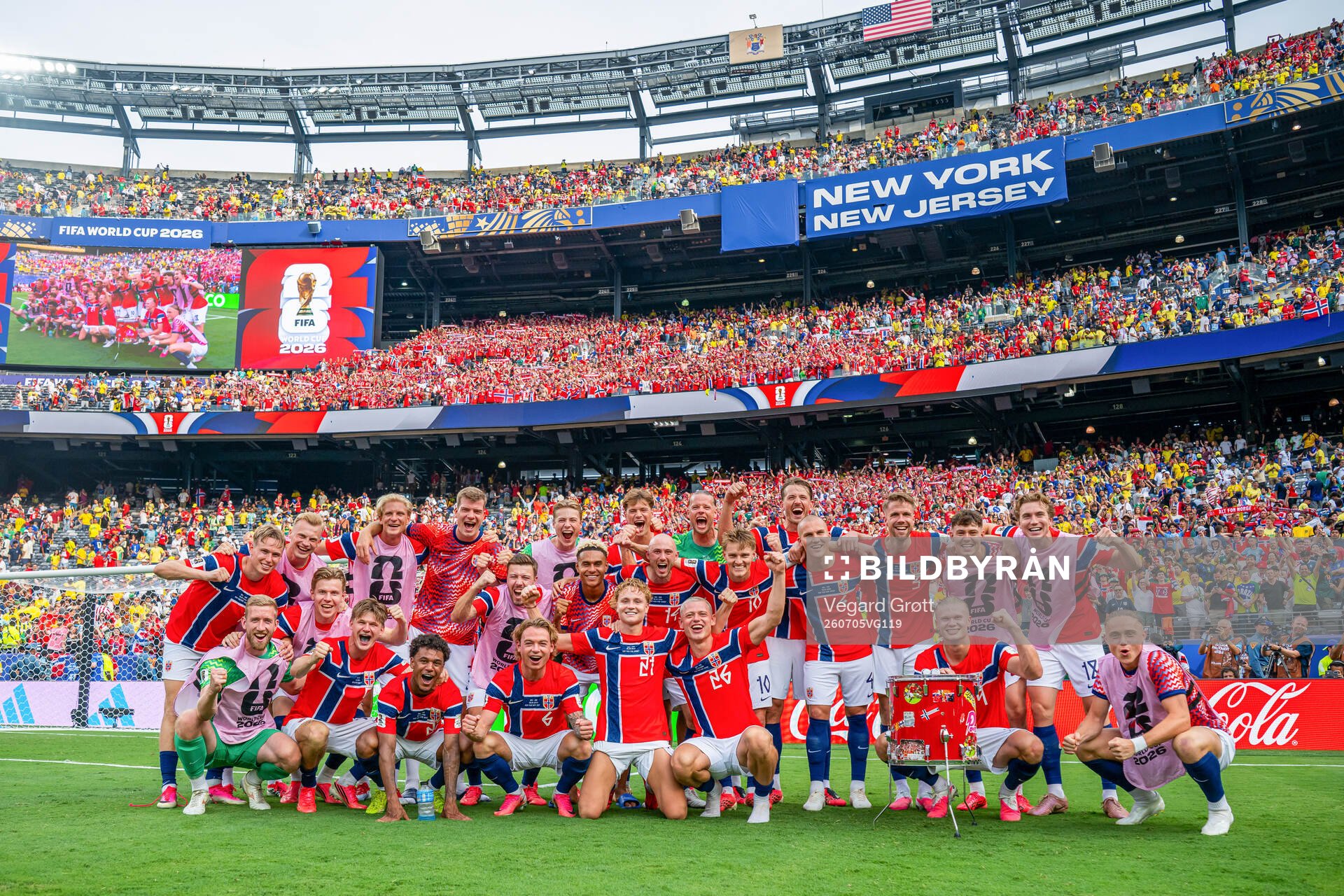 Players of Norway celebrate