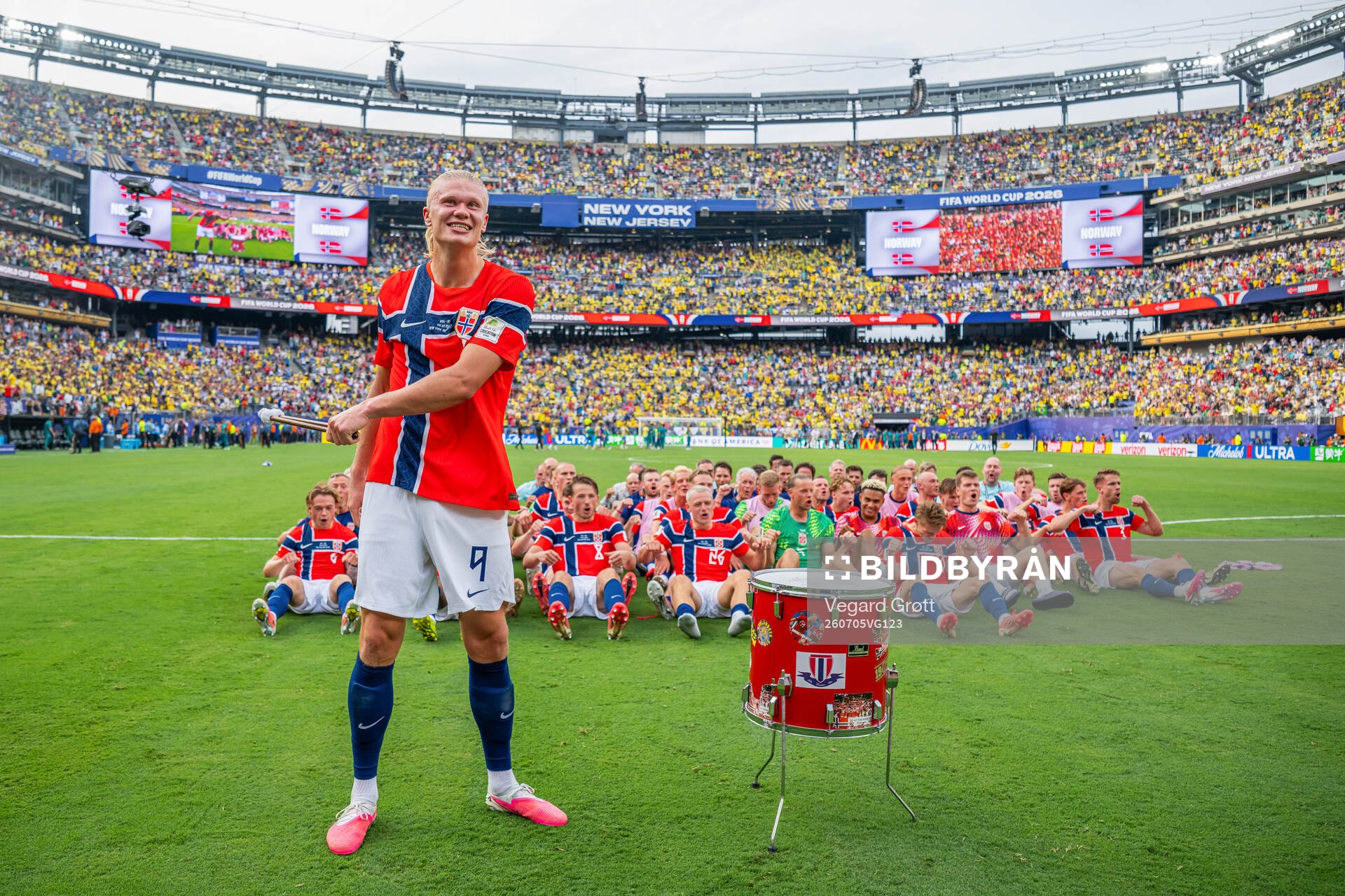 Erling Braut Haaland and players of Norway celebrate with a
