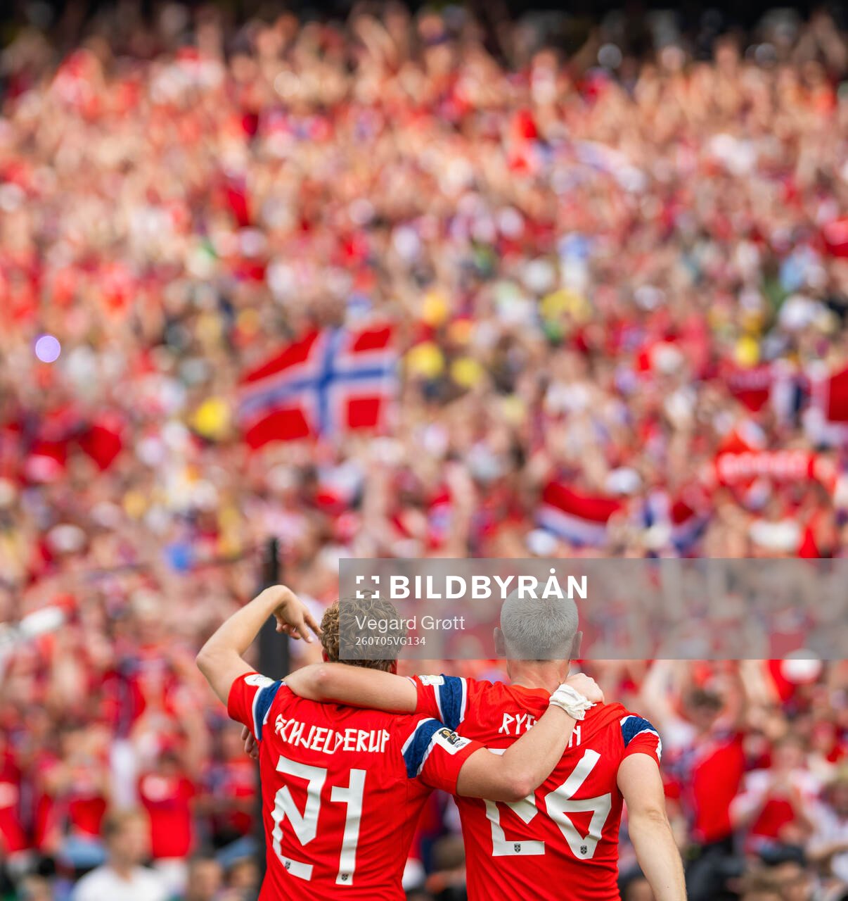 Andreas Schjelderup and Julian Ryerson of Norway celebrate