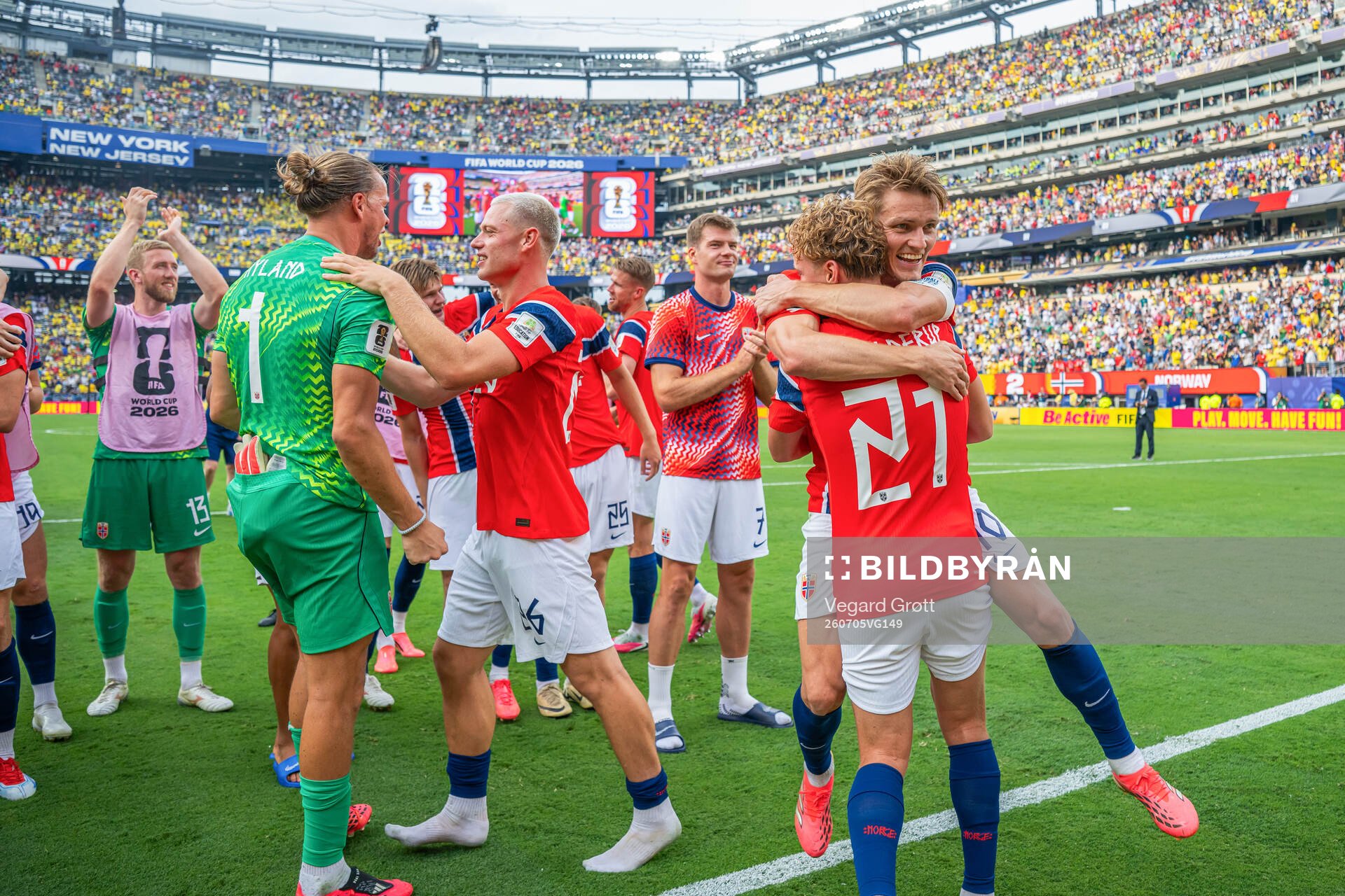Andreas Schjelderup, Martin Ødegaard and players of Norway