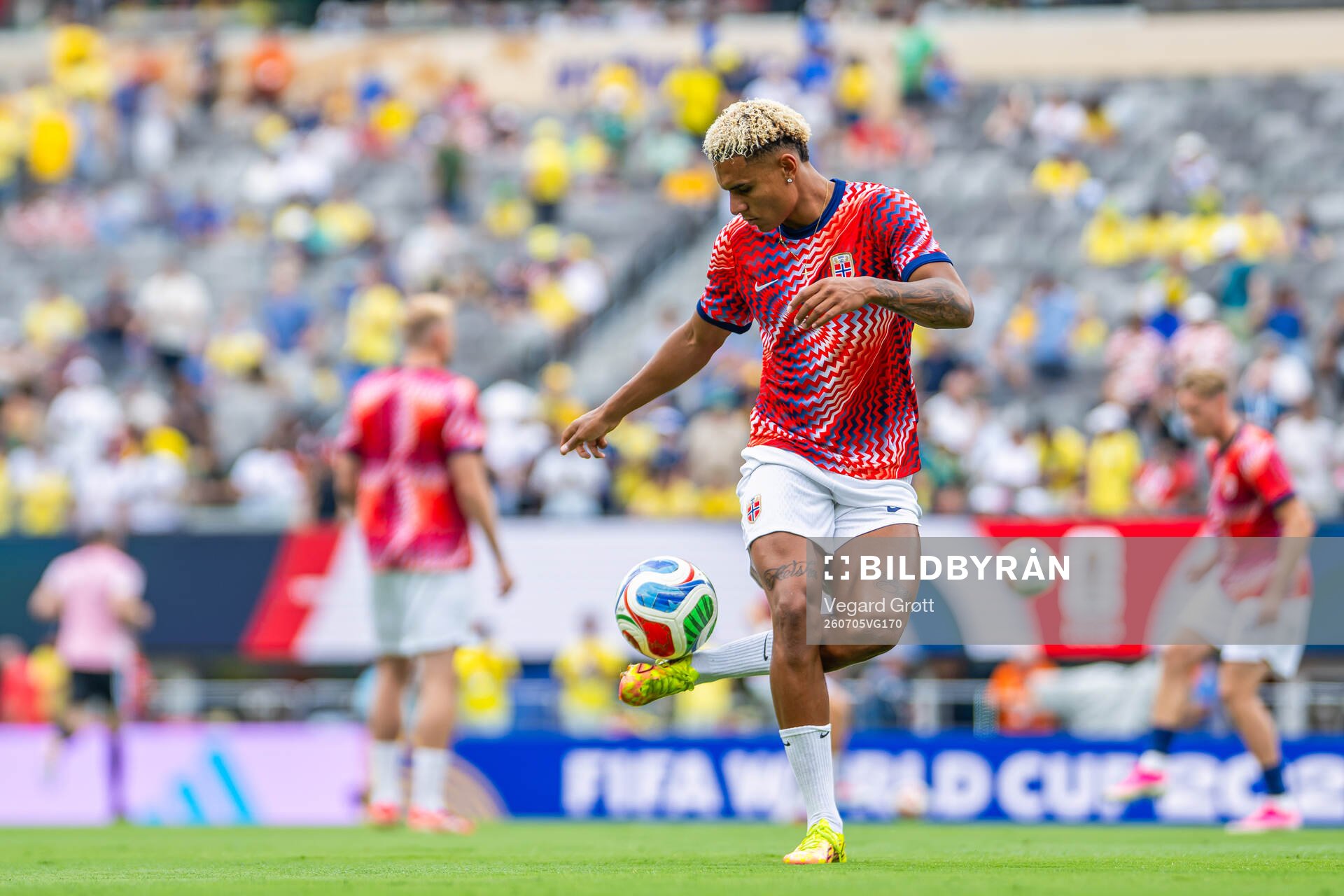 Antonio Nusa of Norway warms up