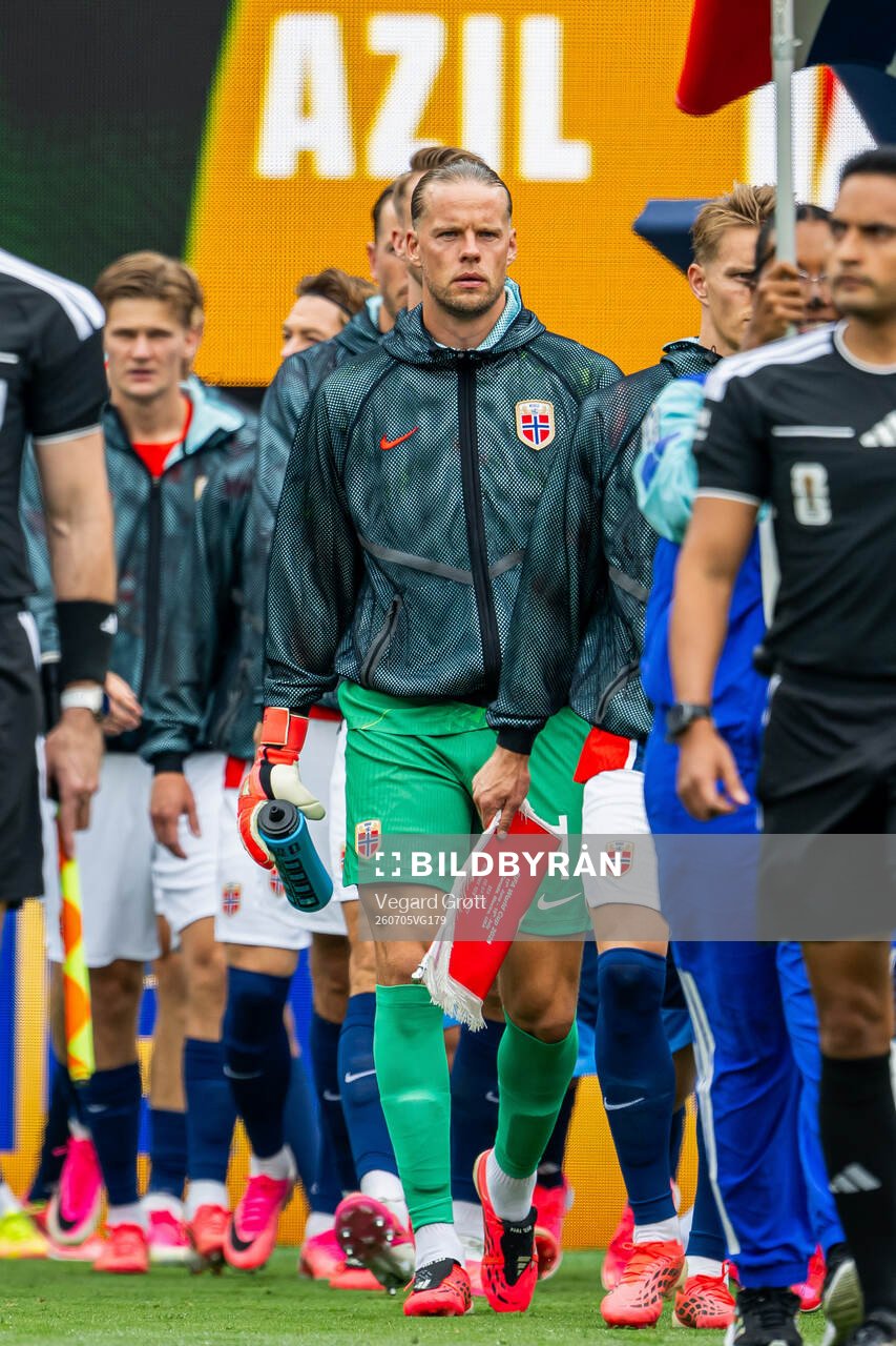 Goalkeeper Ørjan Nyland of Norway enters the pitch