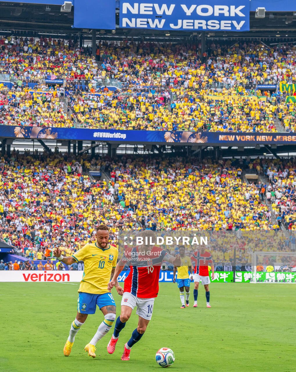 Neymar Jr of Brazil and Martin Ødegaard of Norway