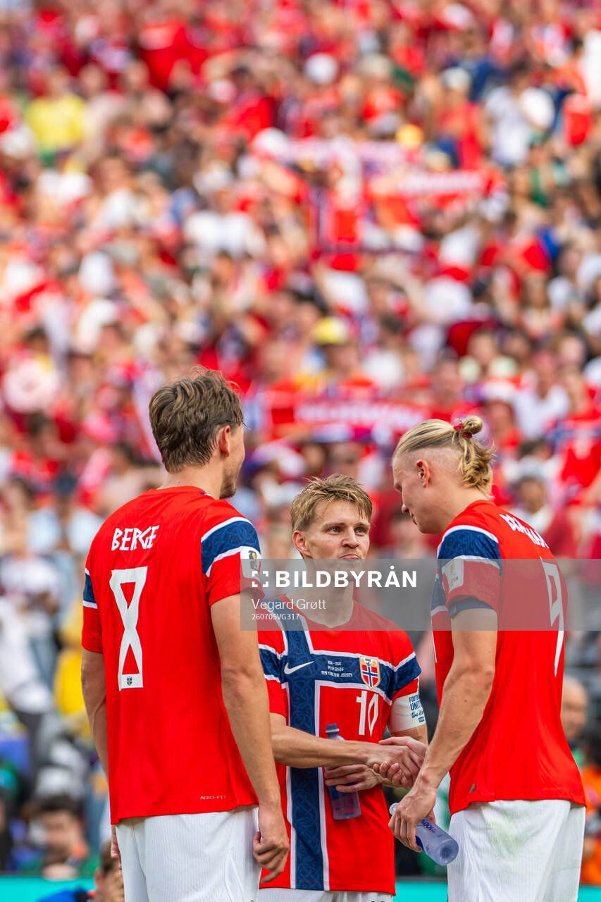 Sander Berge, Martin Ødegaard and Erling Braut Haaland of