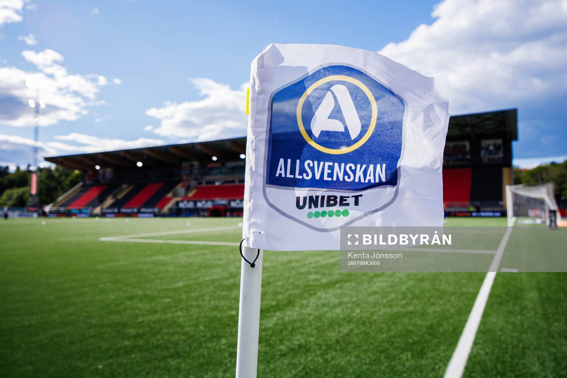 En hörnflagga med Allsvenskans logotyp
