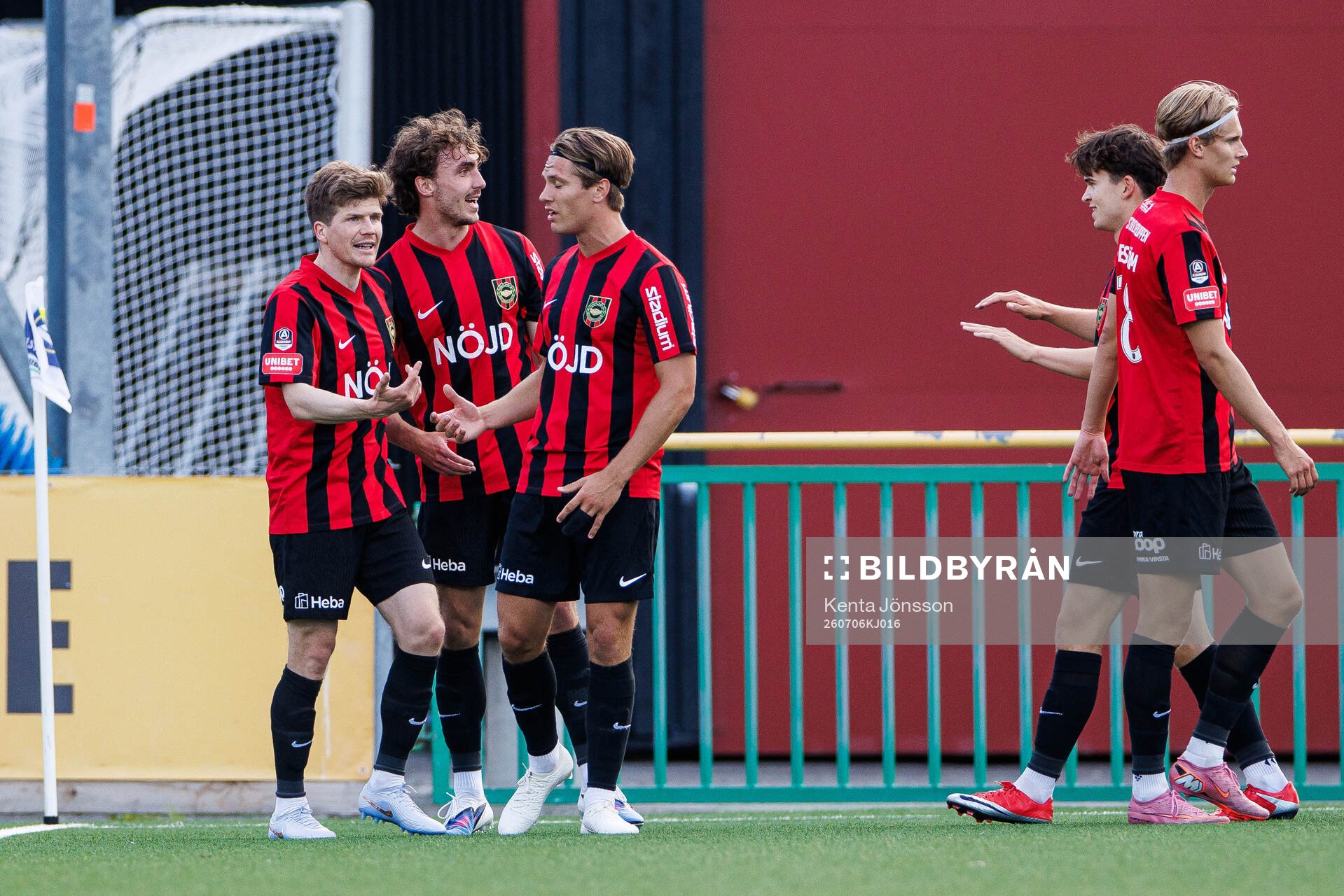 Brommapojkarnas Oliver Berg jublar