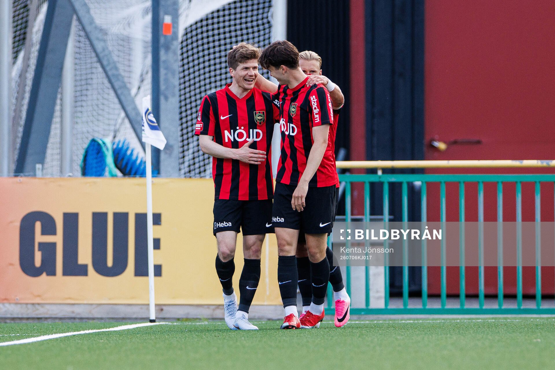 Brommapojkarnas Oliver Berg jublar