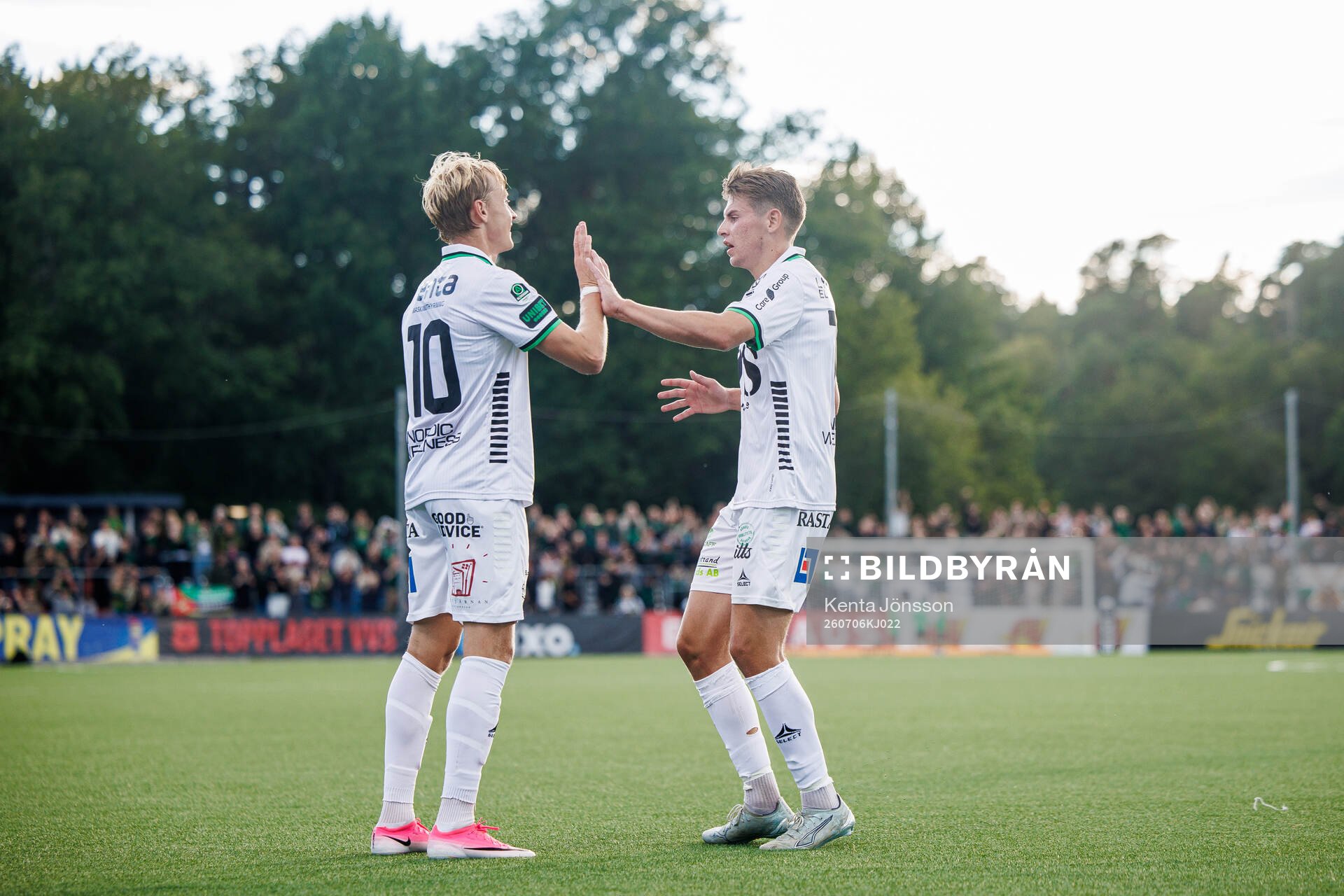 GAIS Henry Sletsjøe och Max Andersson jublar