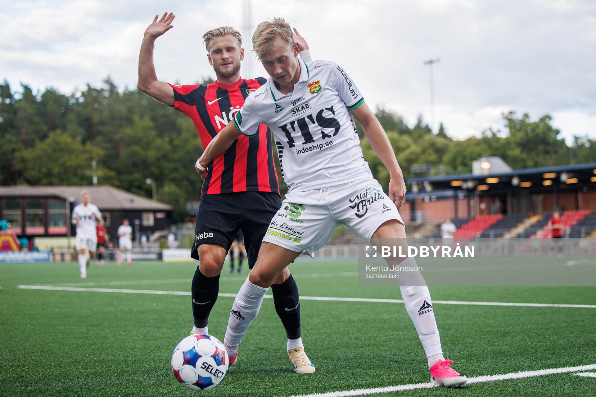 Brommapojkarnas Simon Strand och GAIS Henry Sletsjøe