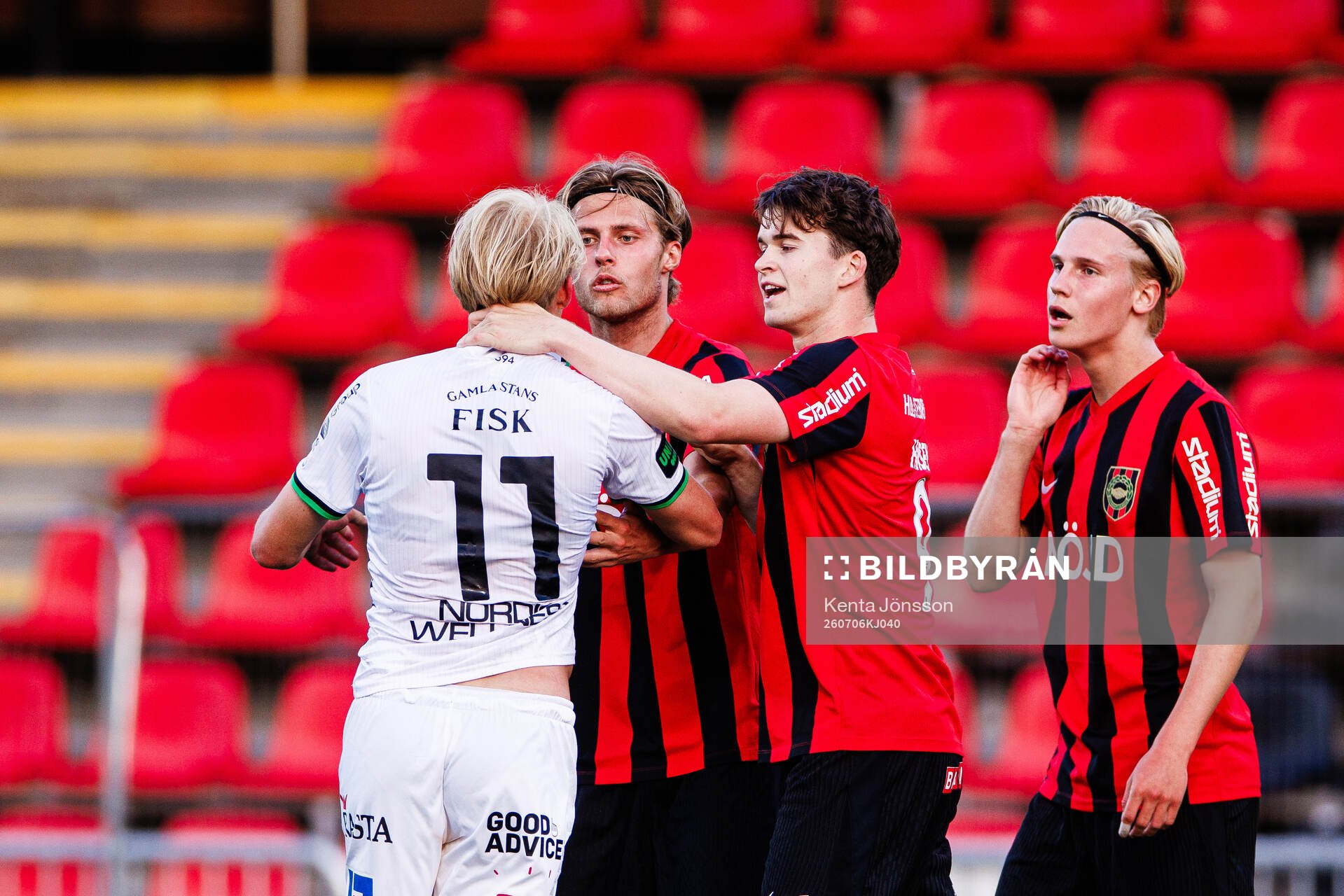 GAIS Rasmus Niklasson Petrovic i diskussion med