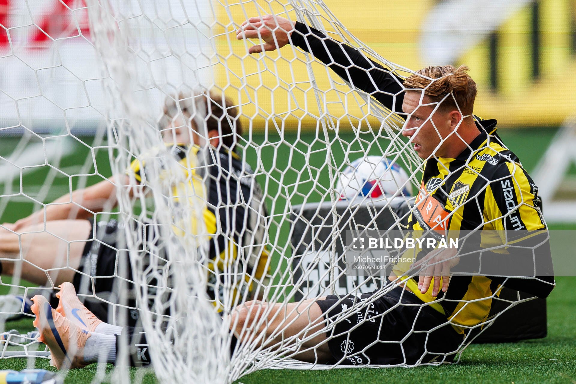 Häckens Julius Lindberg i samband med att han gjort 1-1