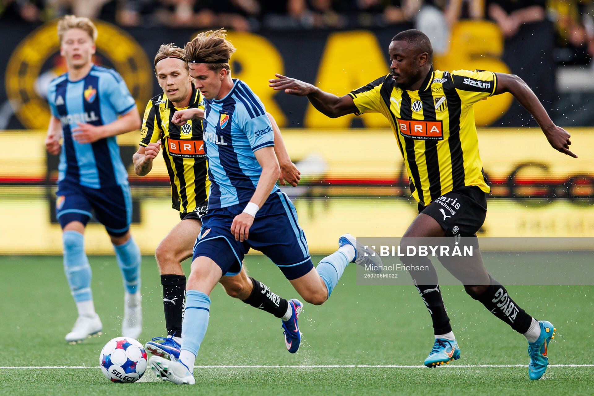 Häckens Pontus Dahbo och Brice Wembangomo mot Djurgårdens