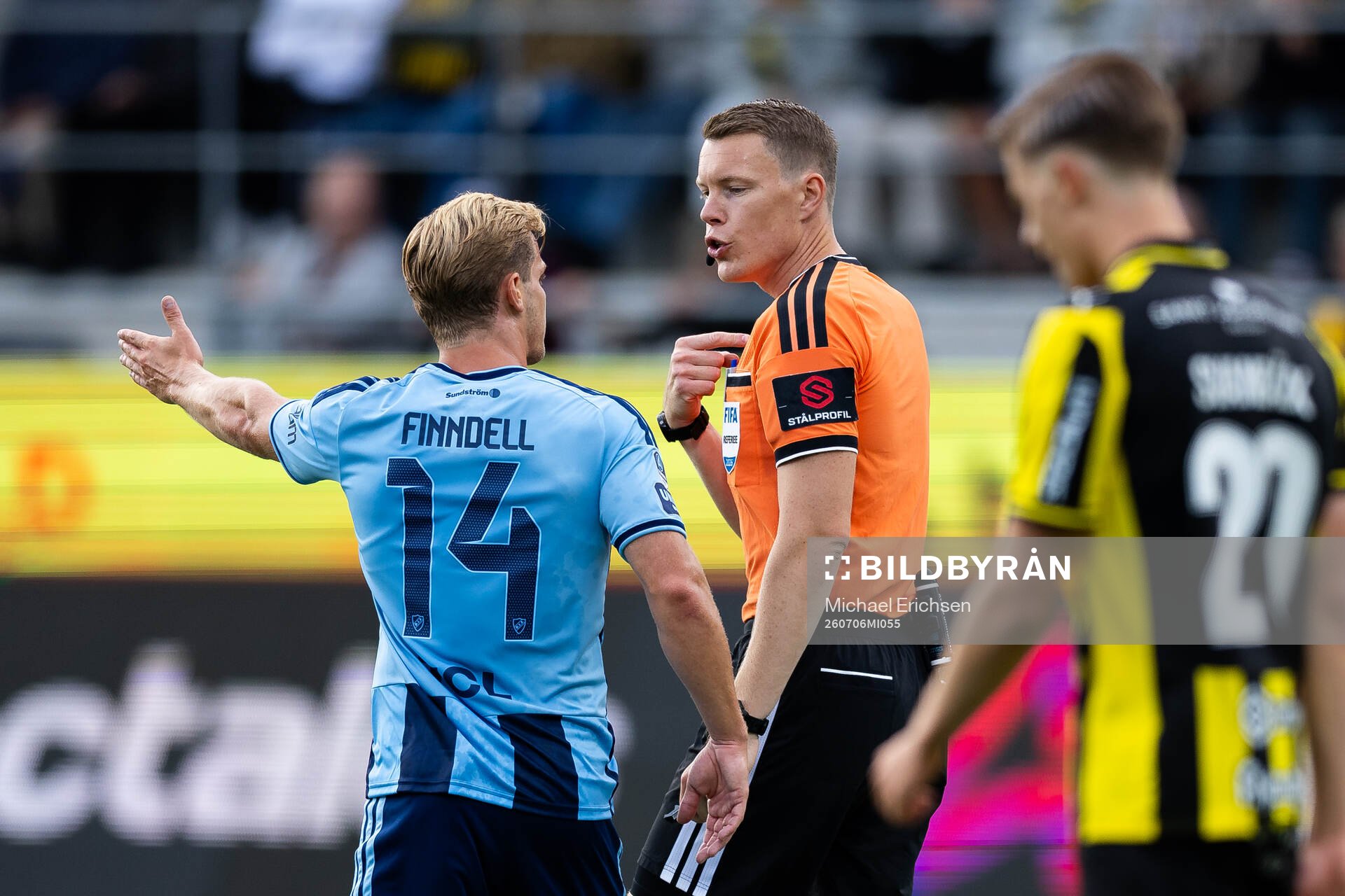 Domare Oscar Johnson och Djurgårdens Hampus Finndell