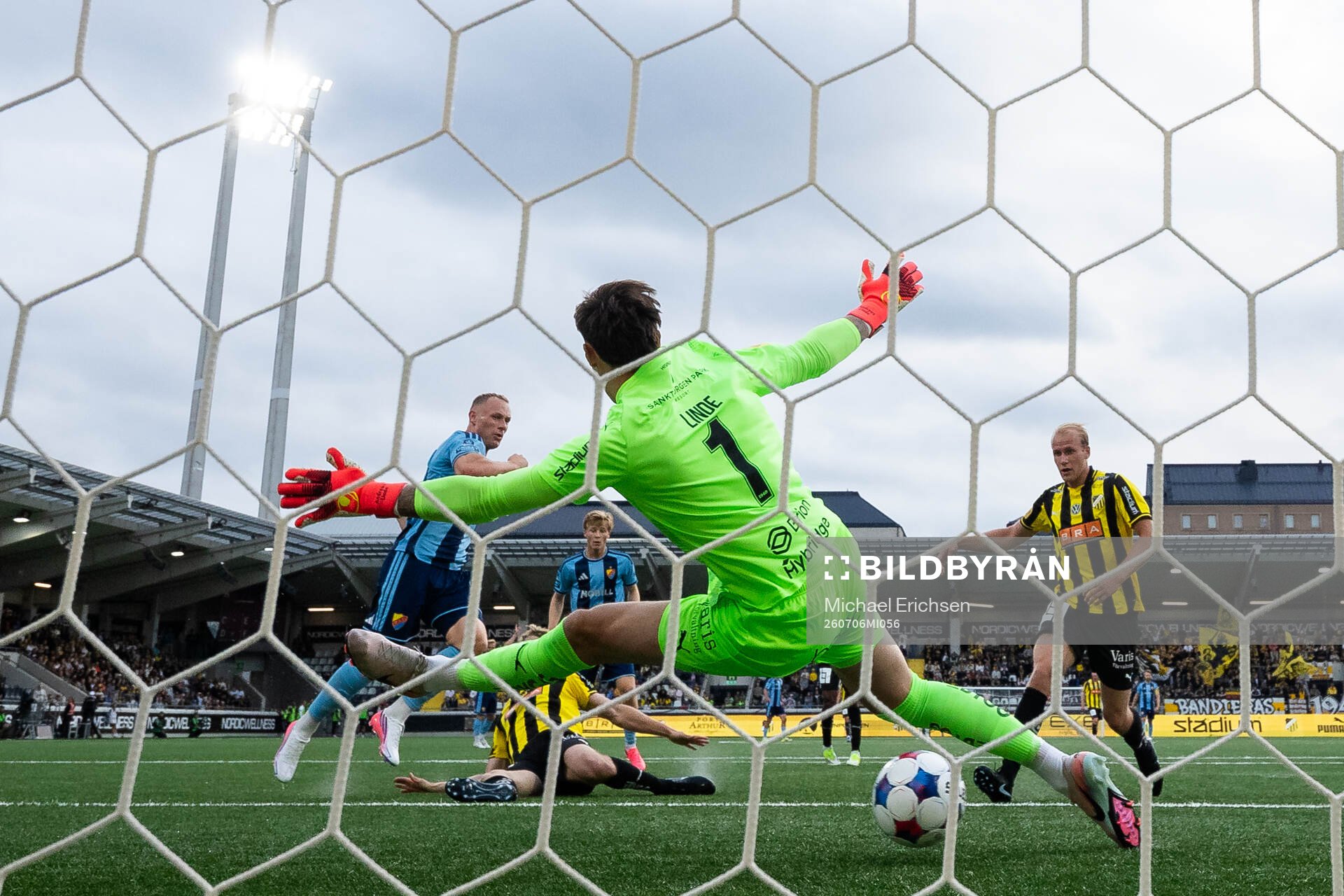 Djurgårdens Kristian Lien skjuter 1-3 i mål bakom