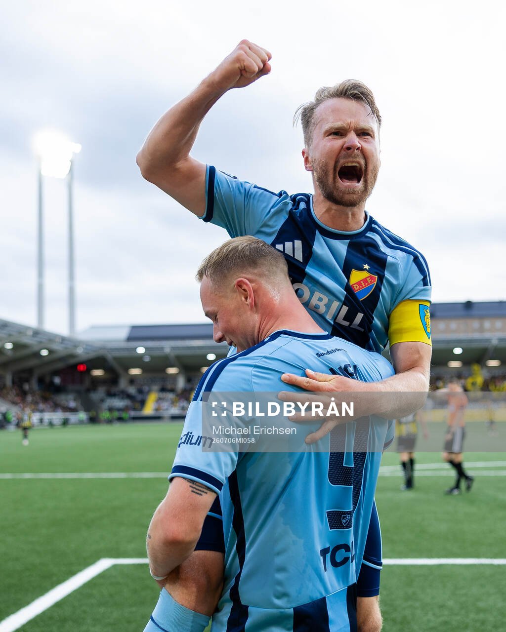 Djurgårdens Kristian Lien jublar ihop med Jacob Une