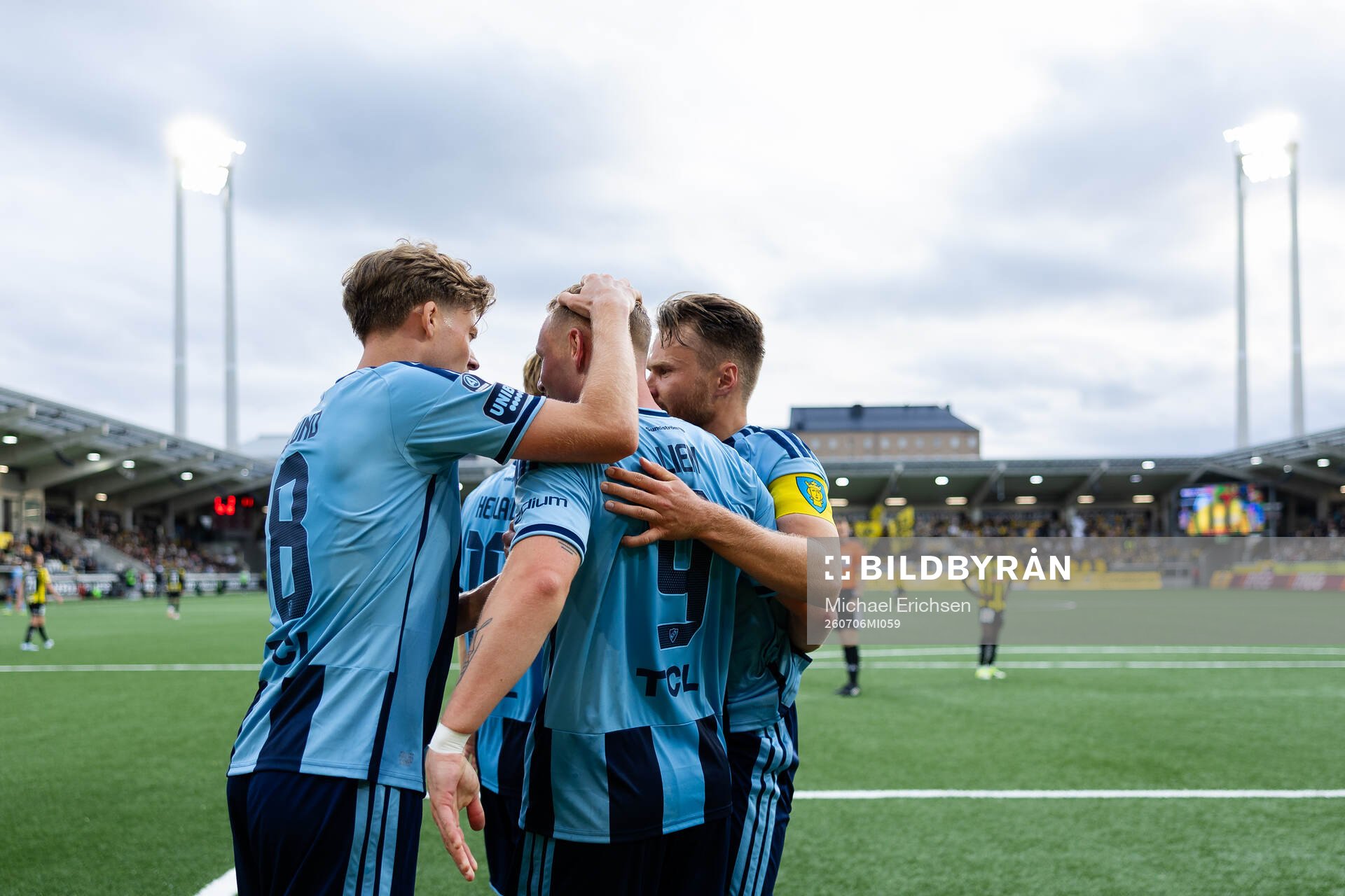 Djurgårdens Kristian Lien jublar ihop med Patric Åslund