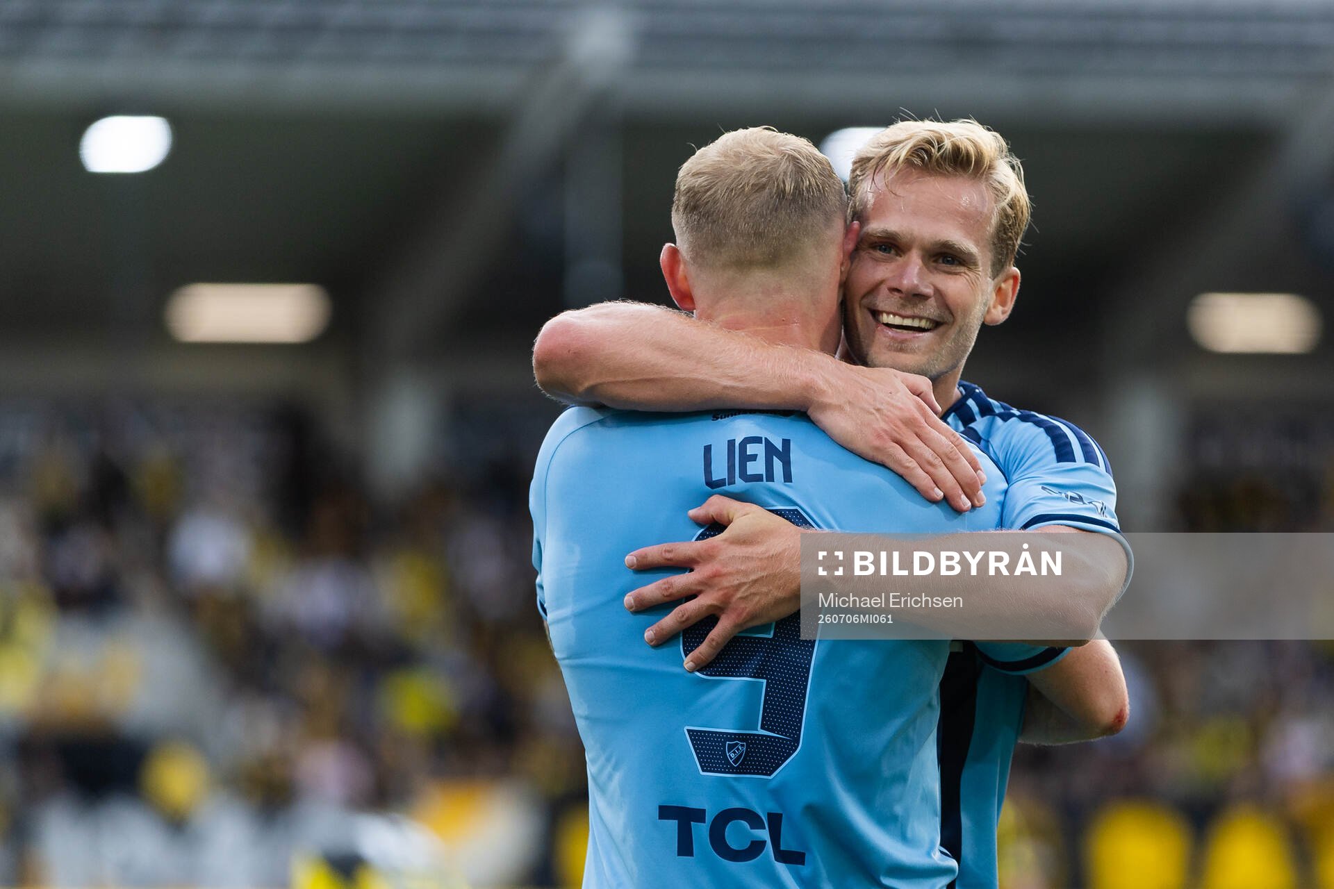 Djurgårdens Kristian Lien jublar ihop med Hampus Finndell