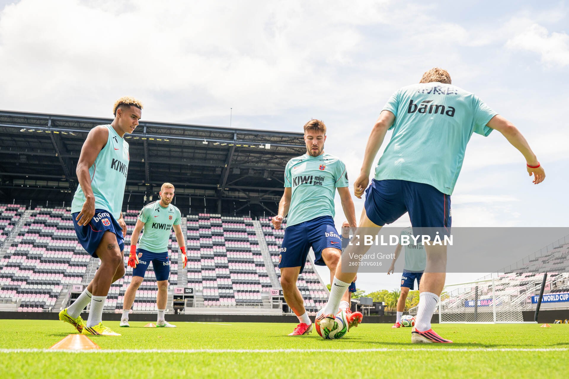 Antonio Nusa, goalkeeper Egil Selvik, Fredrik André