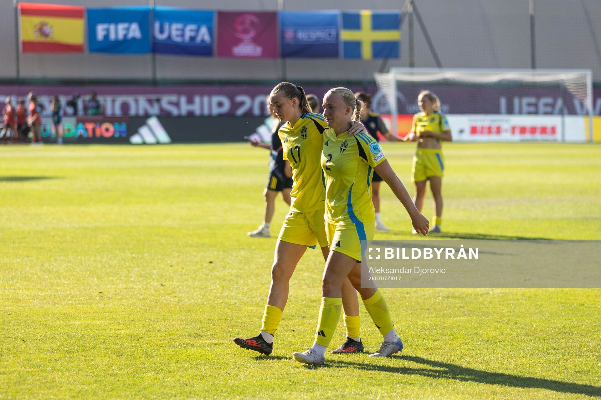 Fabienne Bartholdson and Thindra Mattsson of Sweden look