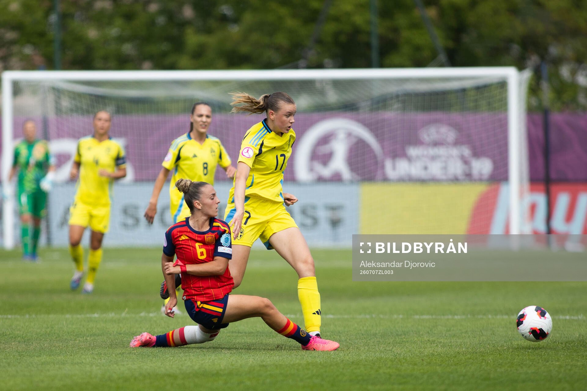 Irune Dorado of Spain and Fabienne Bartholdson of Sweden