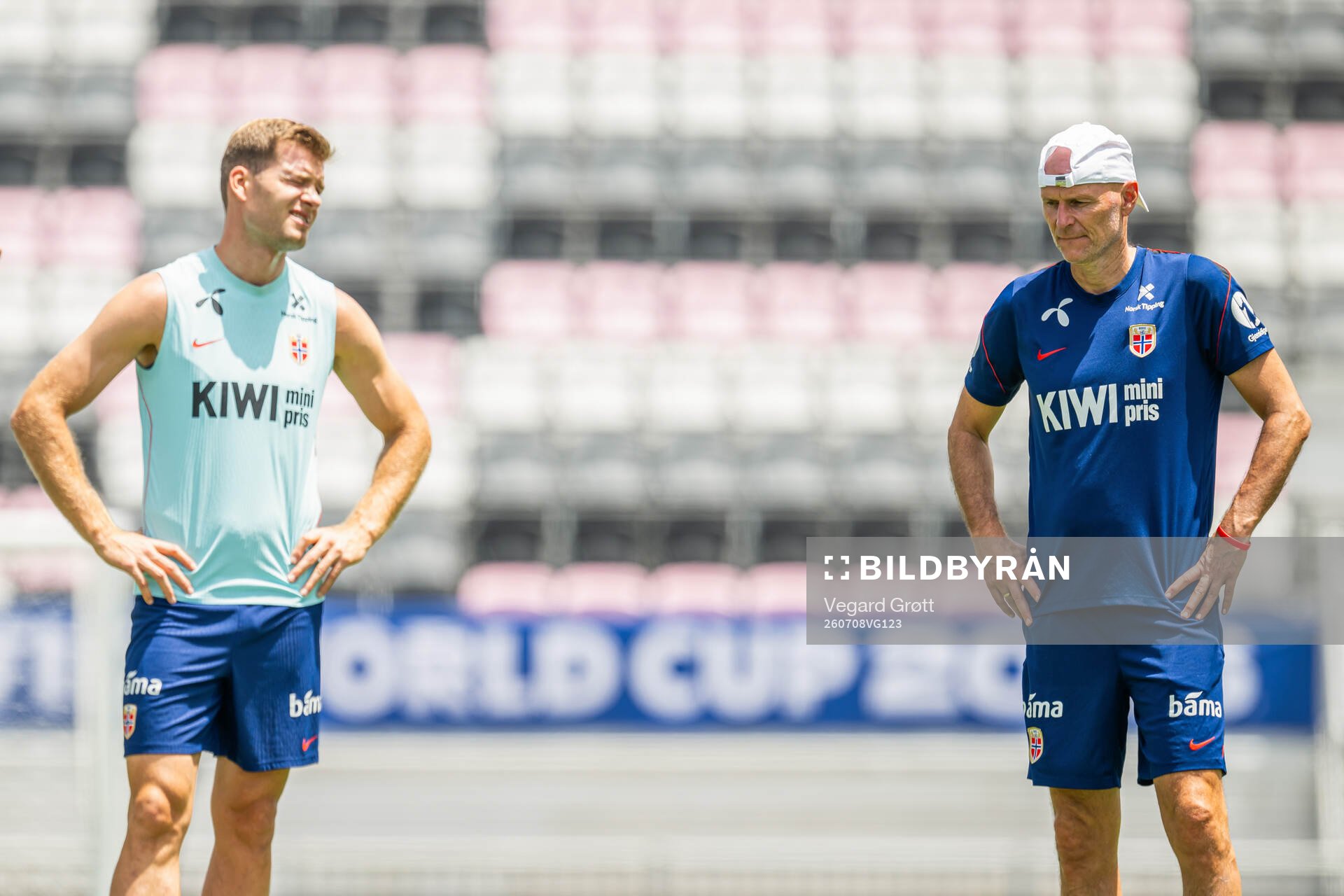 Alexander Sørloth and Ståle Solbakken, head coach of the