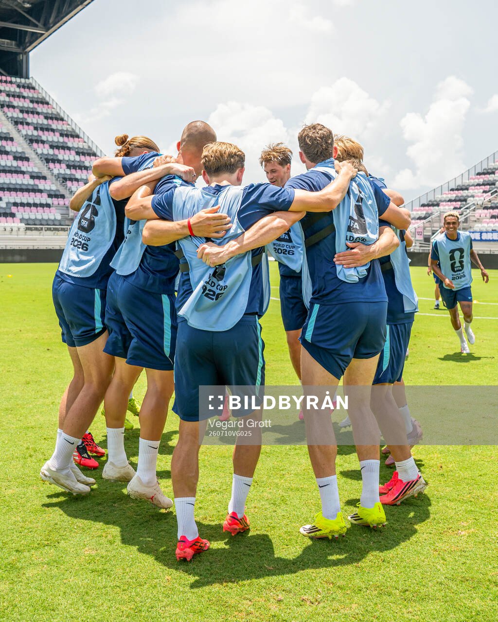 Henrik Falchener and players of the Norwegian national