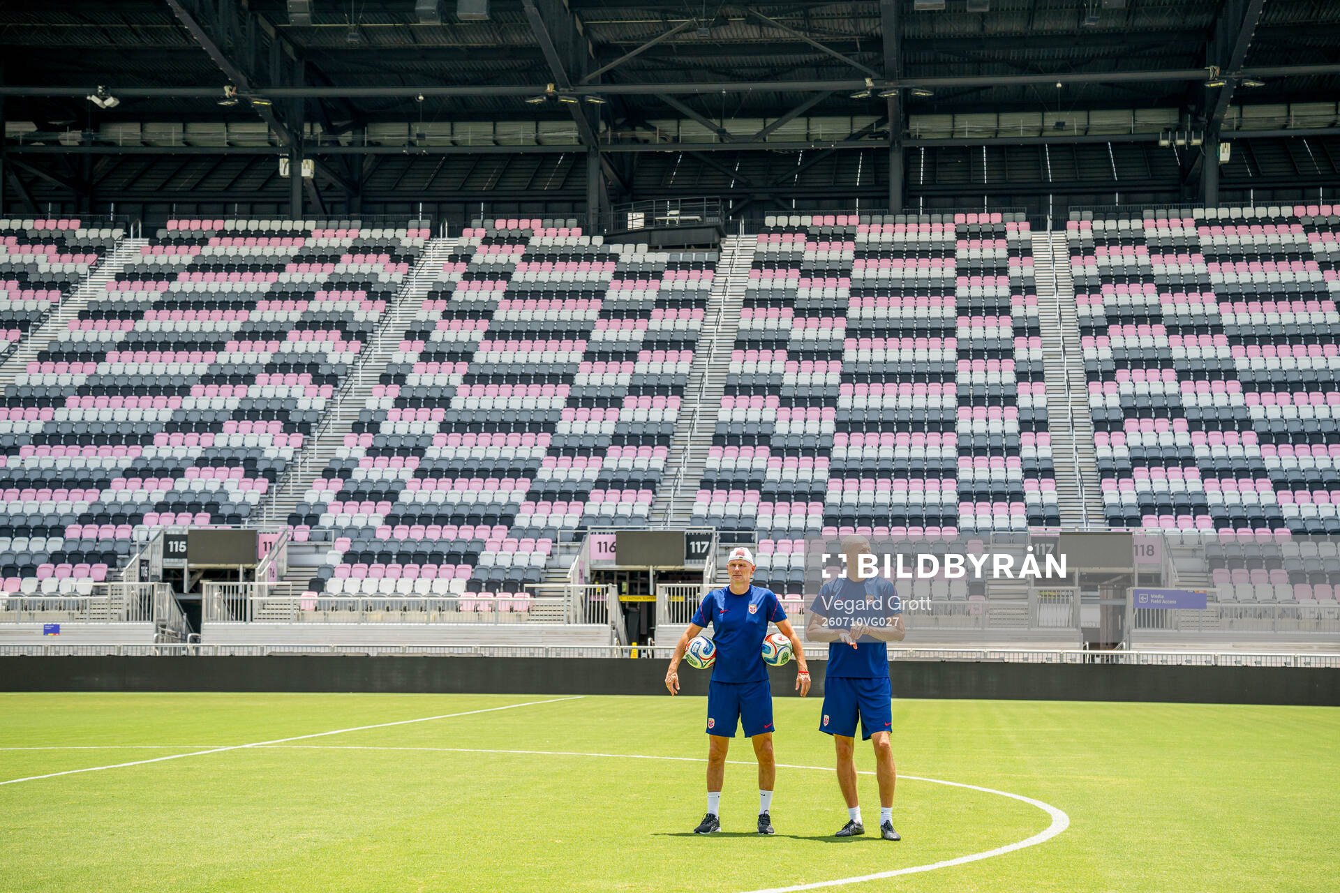 Head coach Ståle Solbakken and player manager Brede