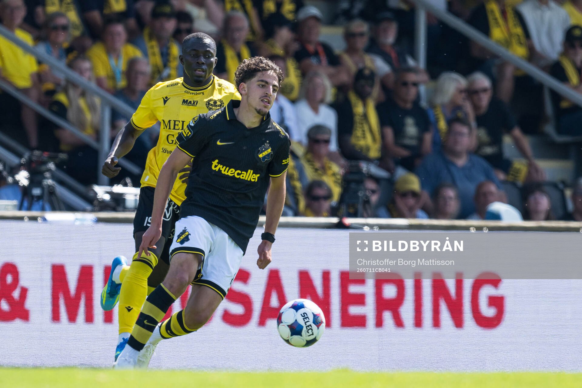 Mjällbys Abdoulie Manneh och AIKs Taha Ayari
