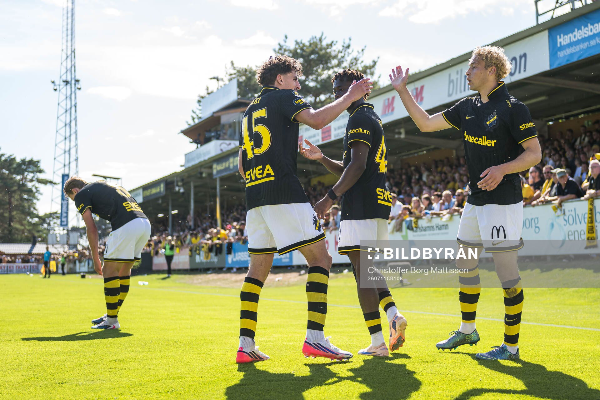 AIKs Taha Ayari, Axel Kouame och Victor Goncalves Andersson