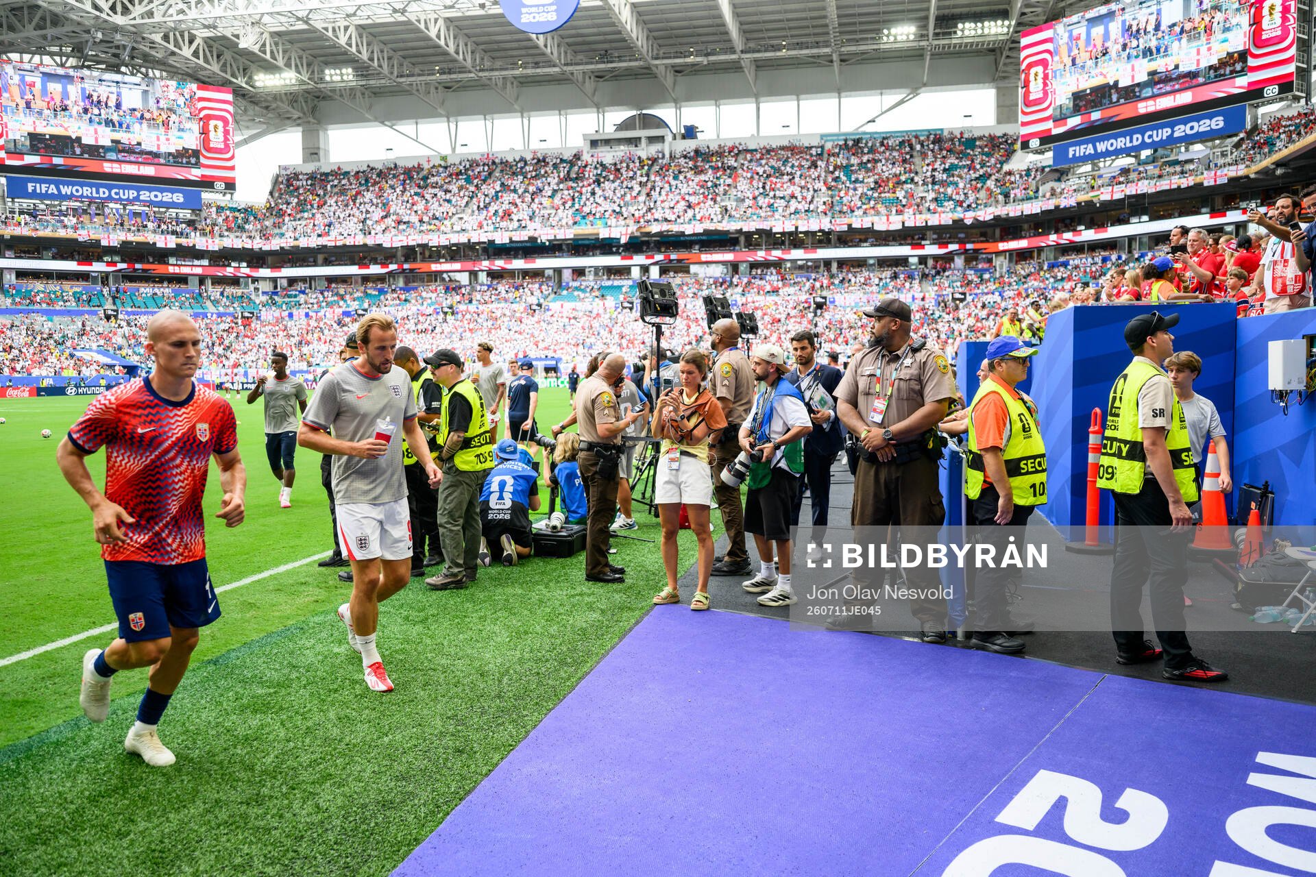 Patrick Berg of Norway and Harry Kane of England