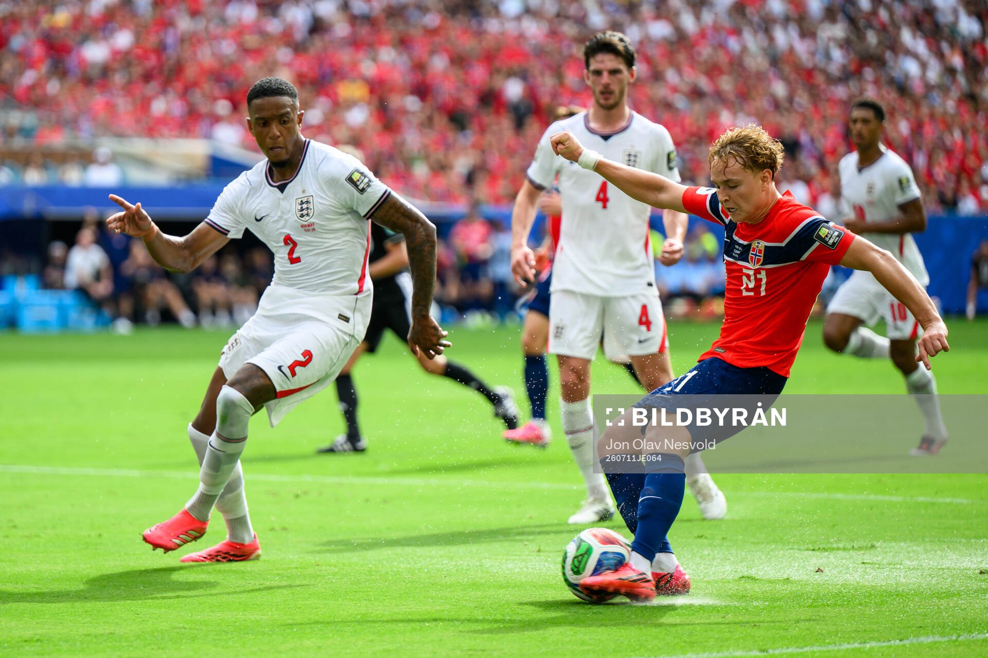 Andreas Schjelderup of Norway scores 1-0