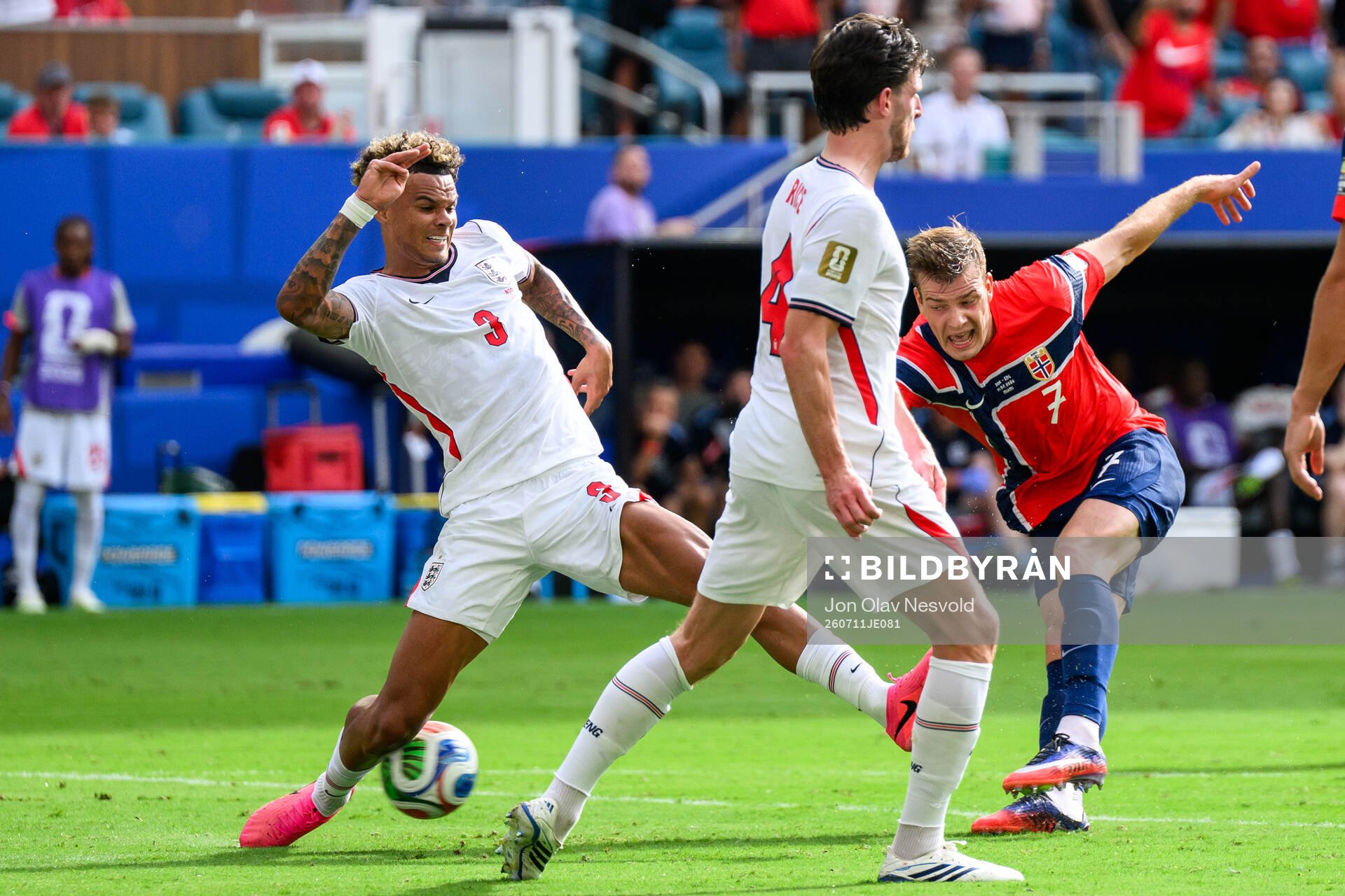 Nico O'Reilly of England and Alexander Sørloth of Norway