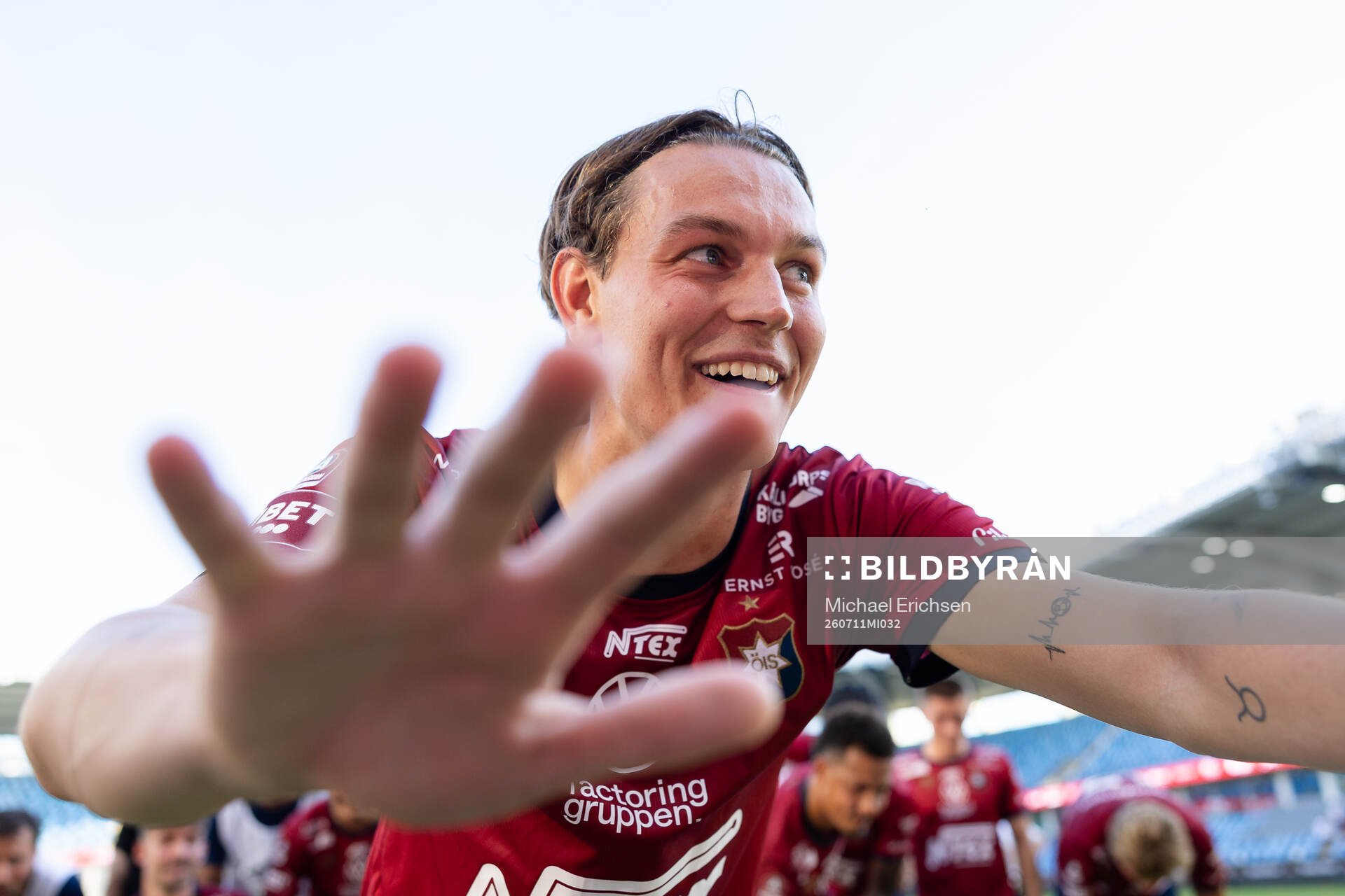 Örgrytes Noah Christoffersson jublar framför klacken