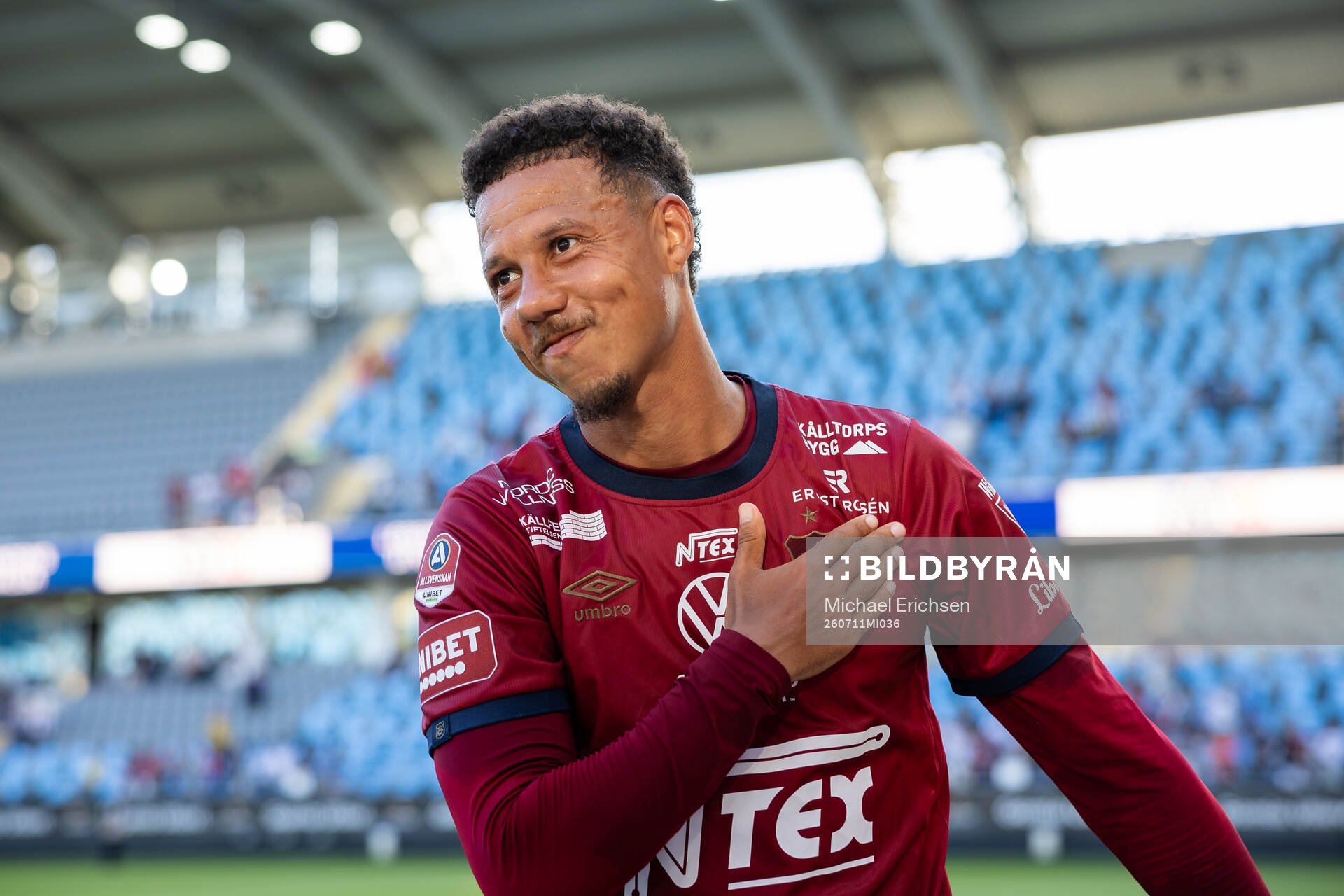 Örgrytes klack sjunger för Tobias Sana