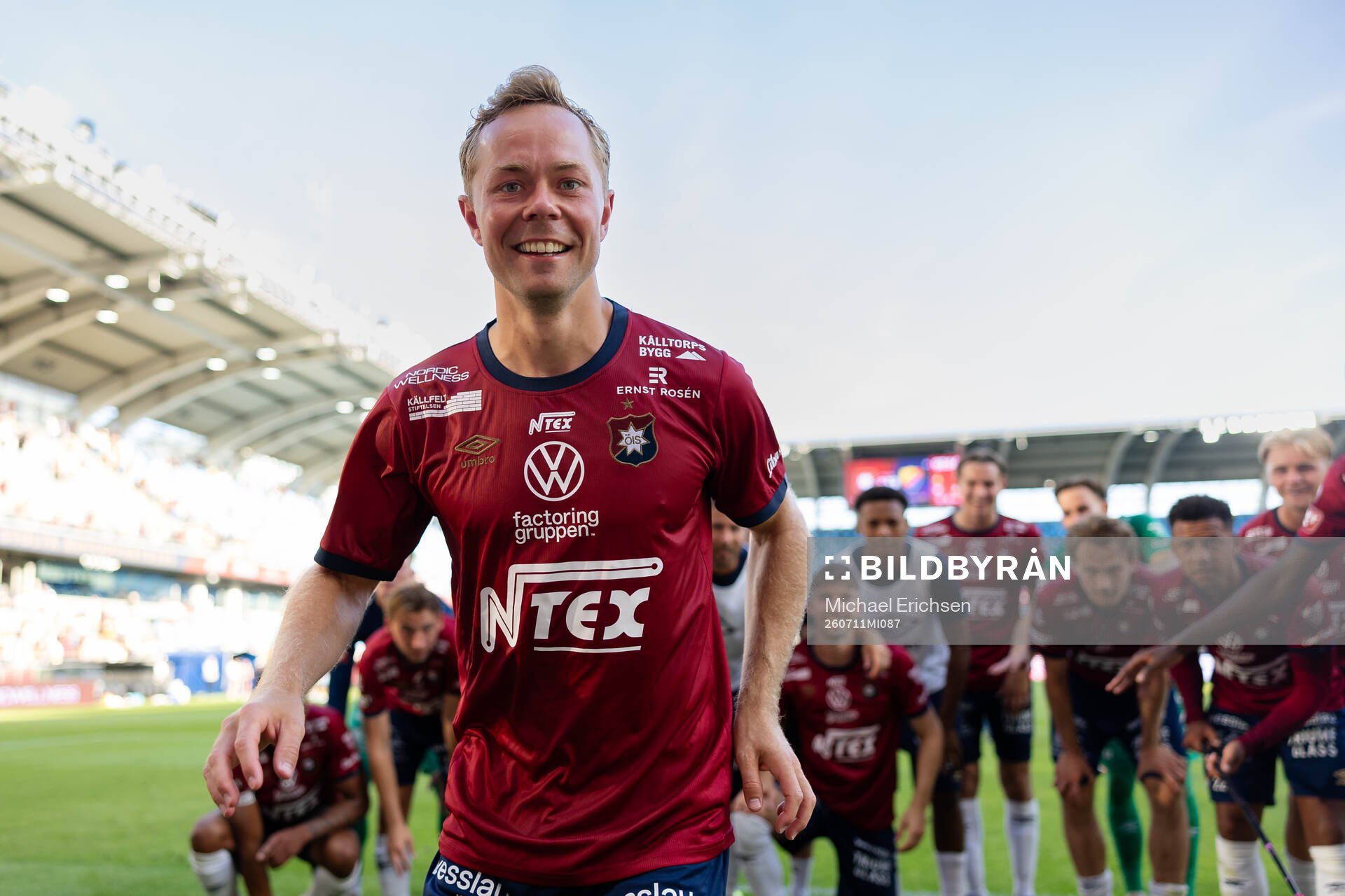 Örgrytes Adam Andersson jublar framför klacken