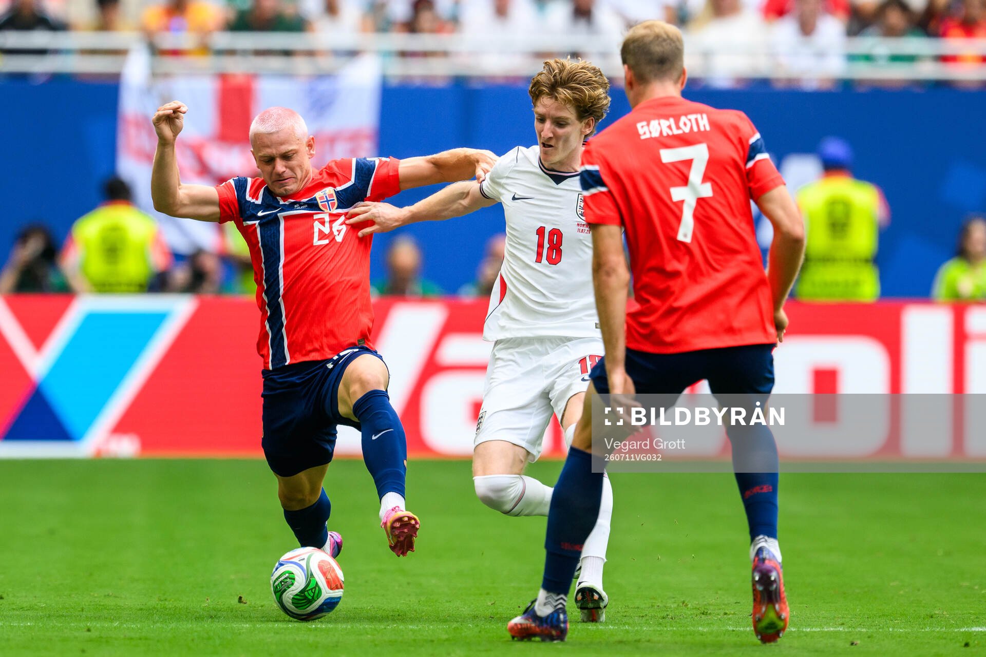 Julian Ryerson of Norway and Anthony Gordon of England