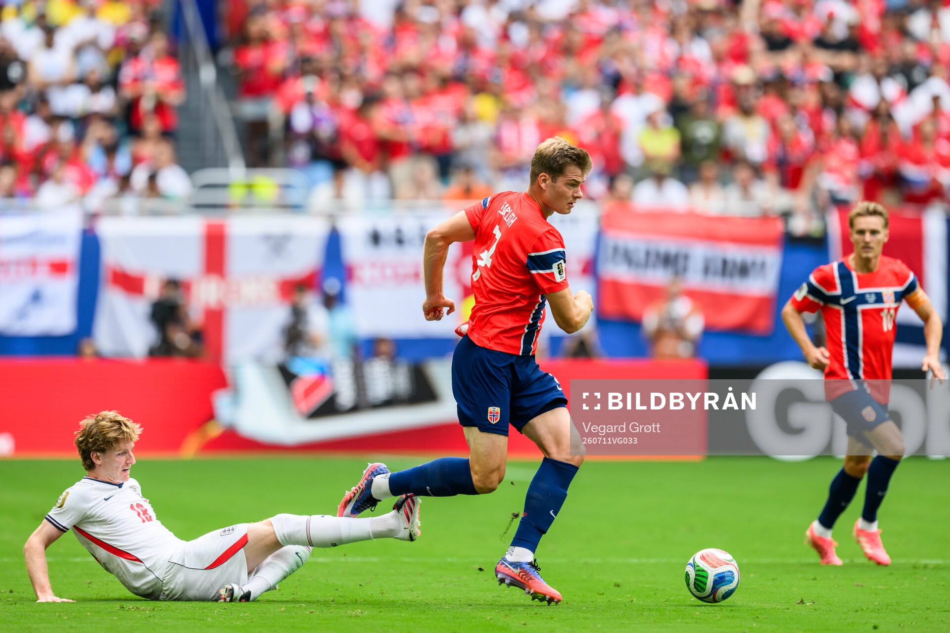 Anthony Gordon of England and Alexander Sørloth of Norway