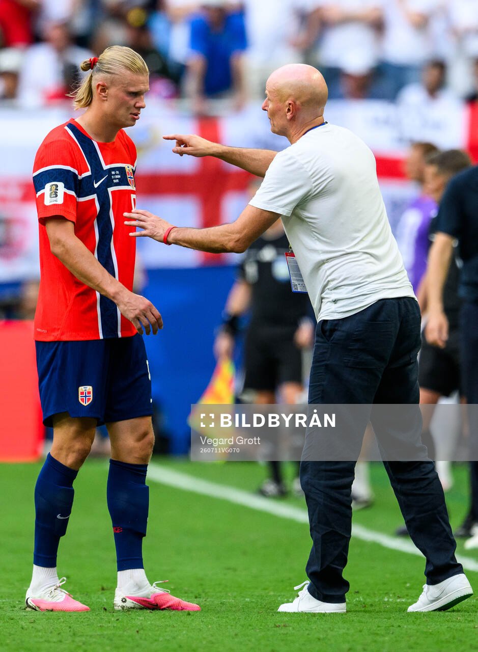 Erling Braut Haaland and Head coach Ståle Solbakken of