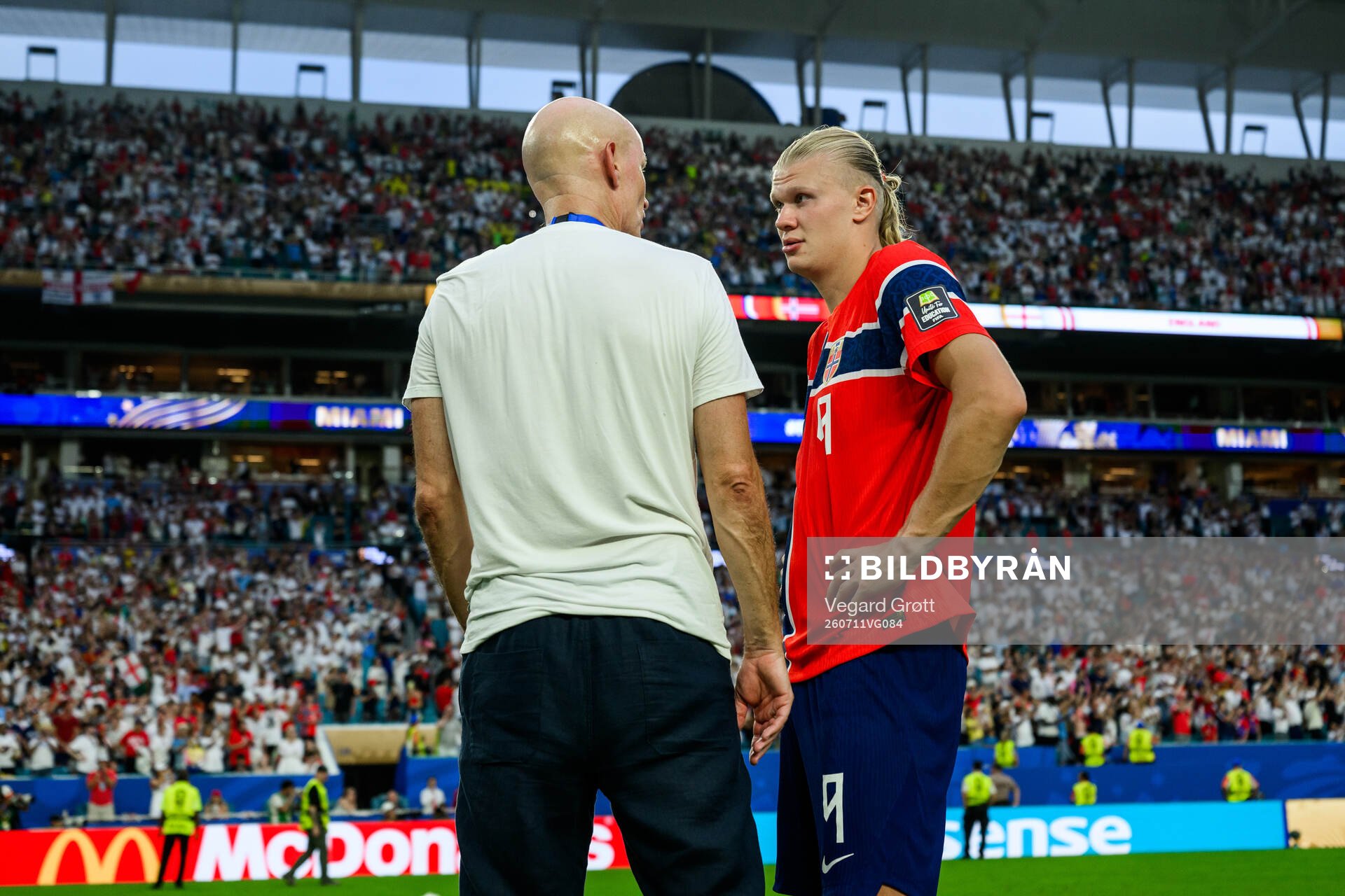 Head coach Ståle Solbakken and Erling Braut Haaland of