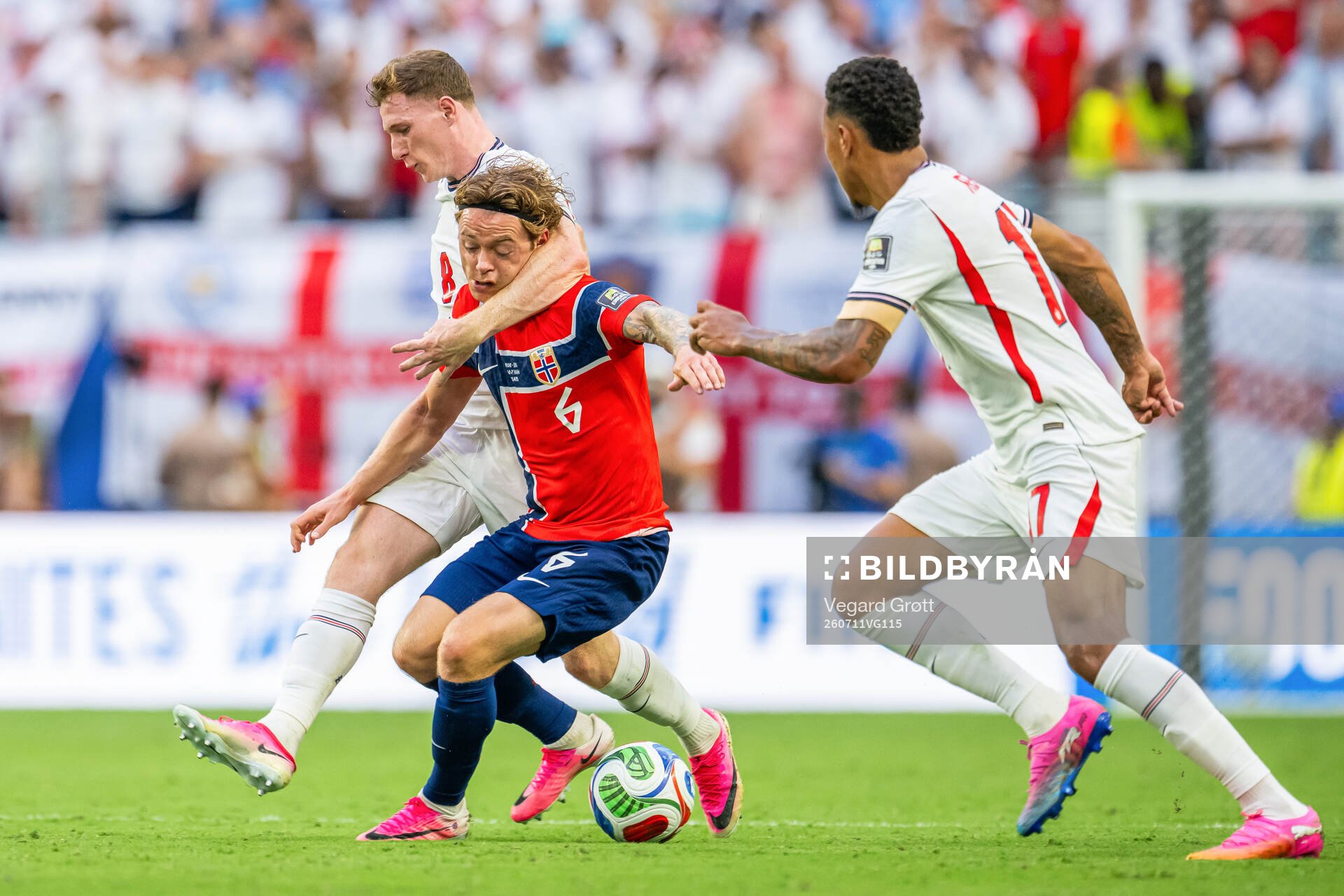 Elliot Anderson of England and Patrick Berg of Norway